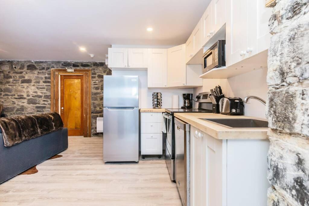 North House - Modern Meets Rustic- 2 Bedroom in Old Quebec