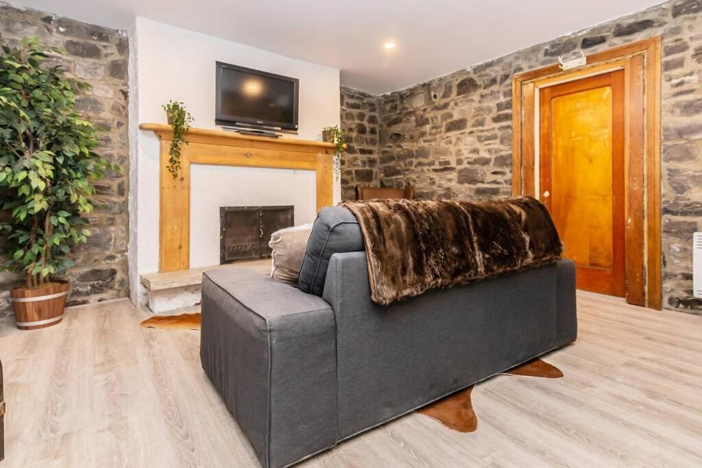 North House - Modern Meets Rustic- 2 Bedroom in Old Quebec