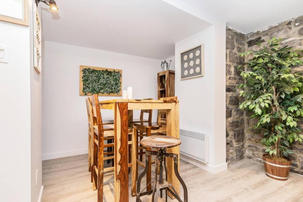 North House - Modern Meets Rustic- 2 Bedroom in Old Quebec