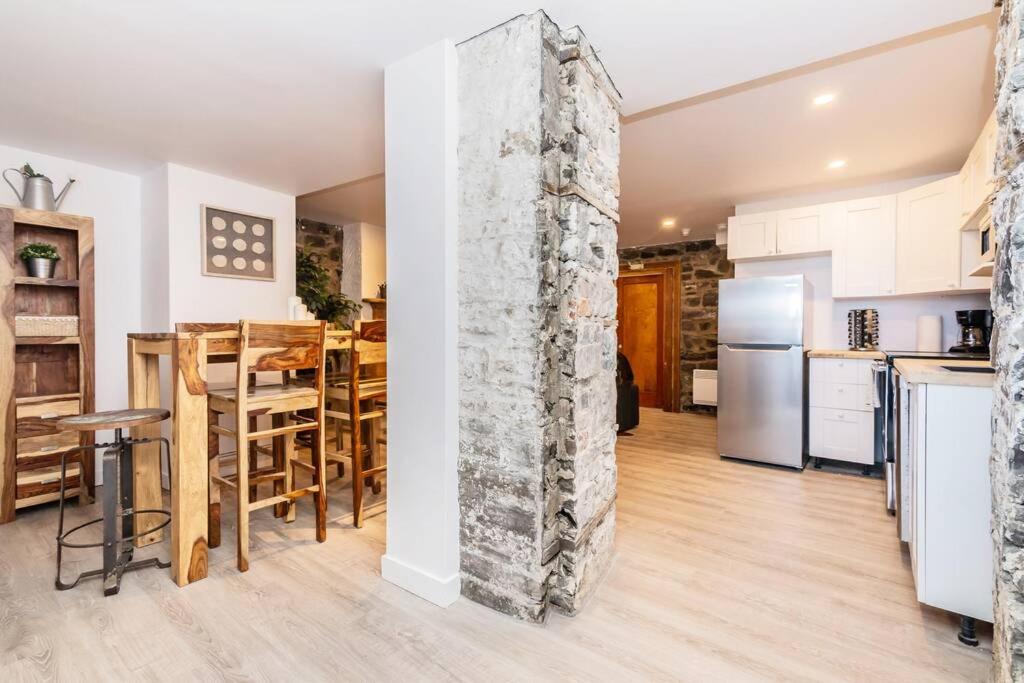 North House - Modern Meets Rustic- 2 Bedroom in Old Quebec