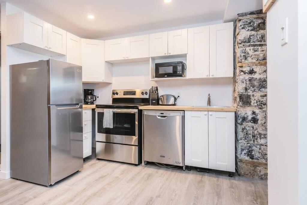 North House - Modern Meets Rustic- 2 Bedroom in Old Quebec
