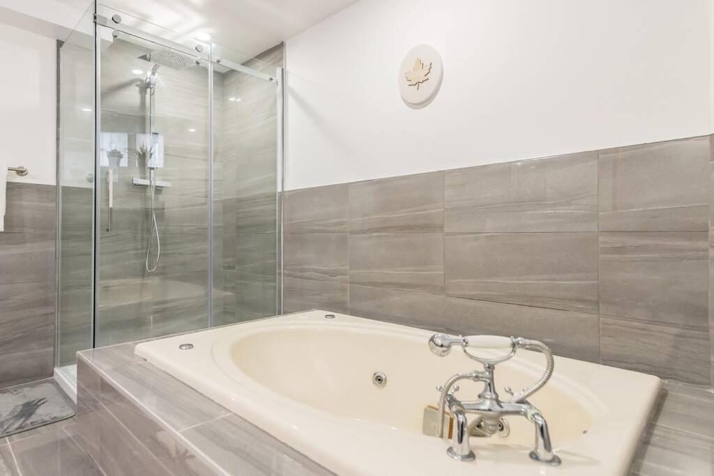 North House - Modern Meets Rustic- 2 Bedroom in Old Quebec