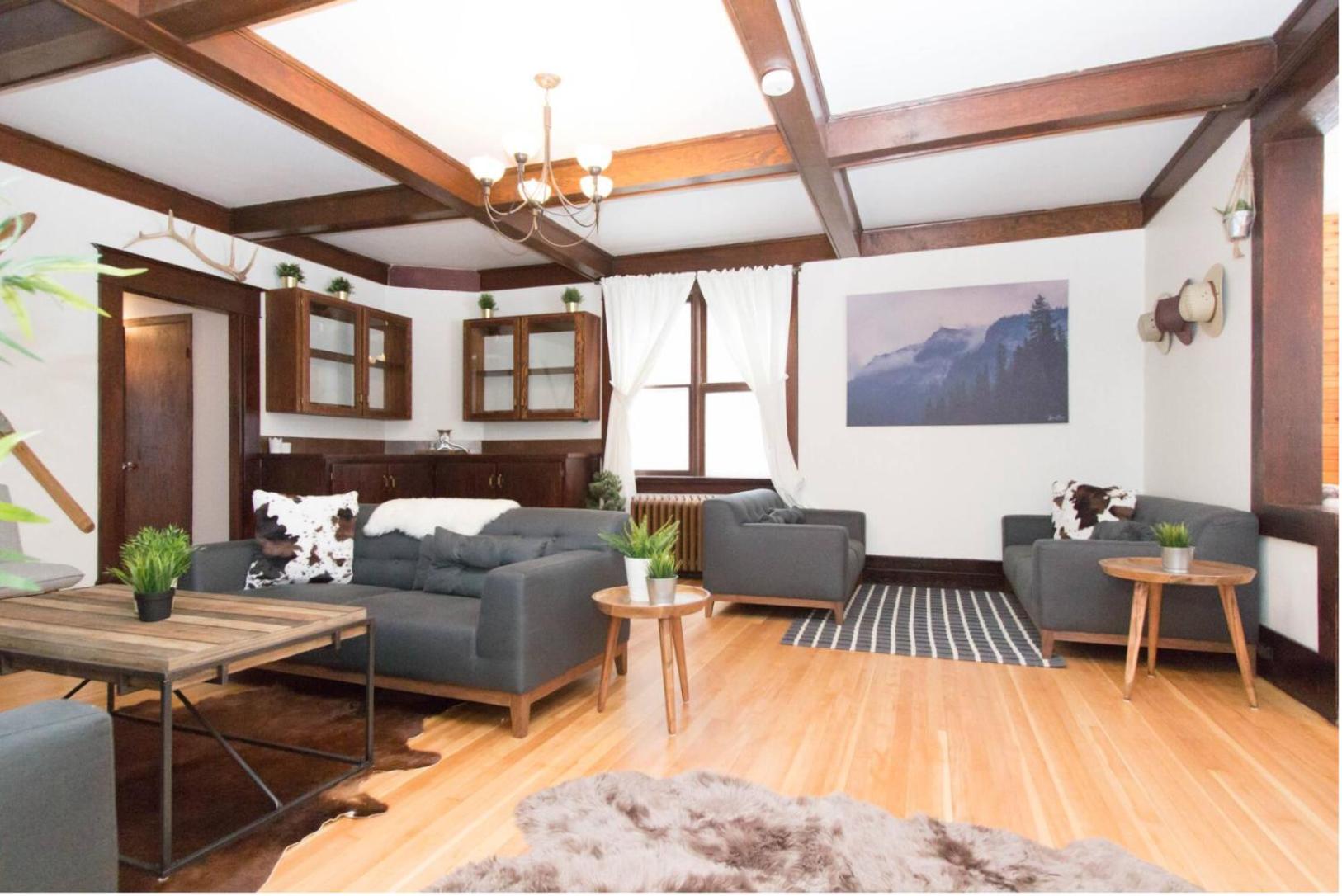 Rocky Mountain Retreat- Enormous House Sleeps 23