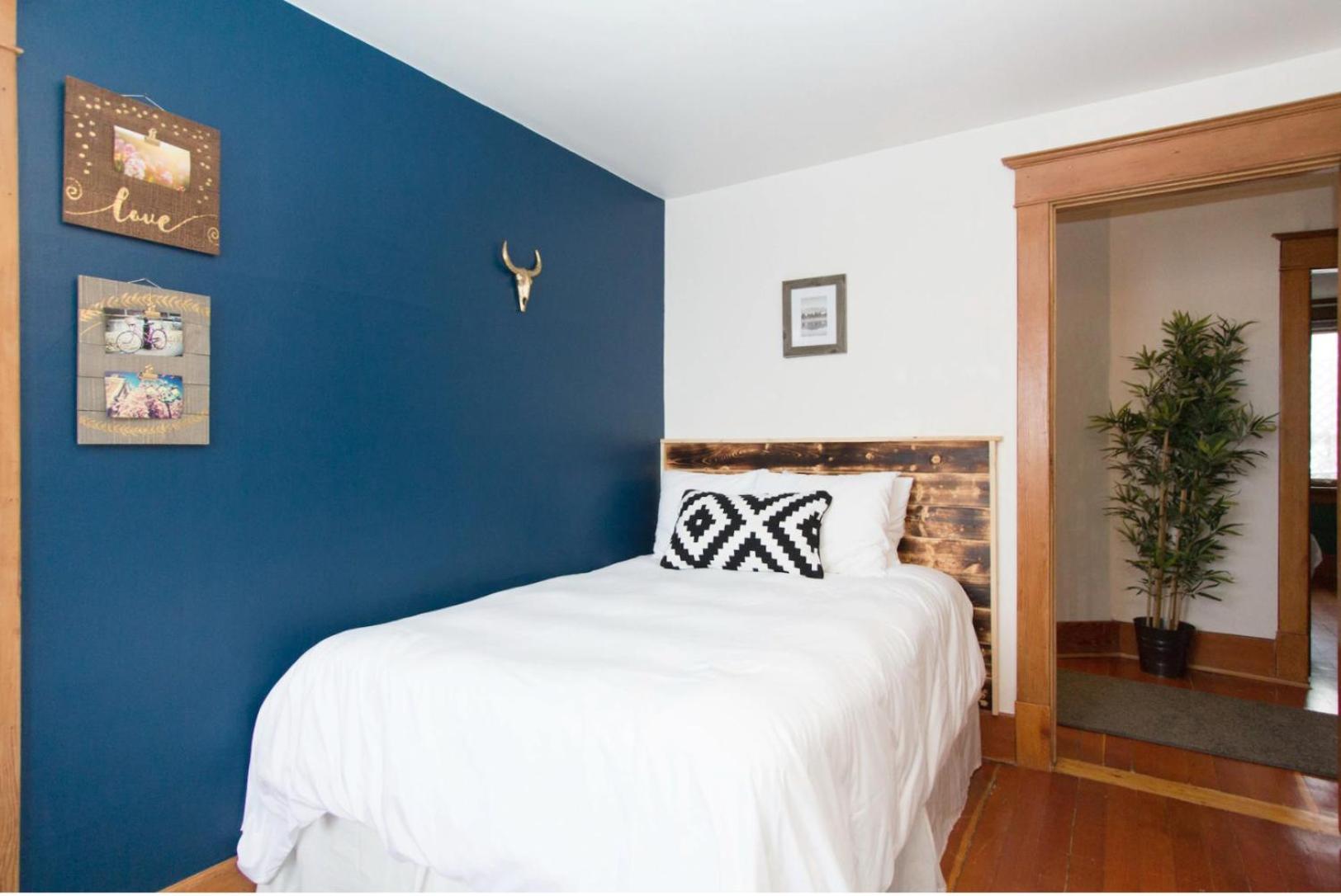 Rocky Mountain Retreat- Enormous House Sleeps 23