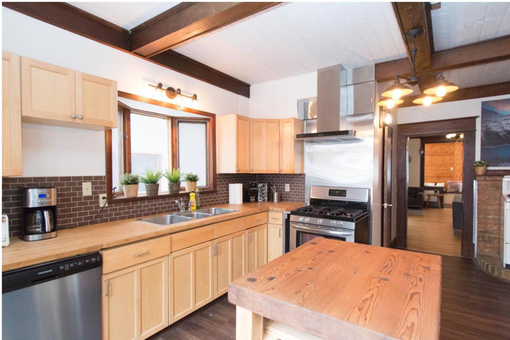 Rocky Mountain Retreat- Enormous House Sleeps 23