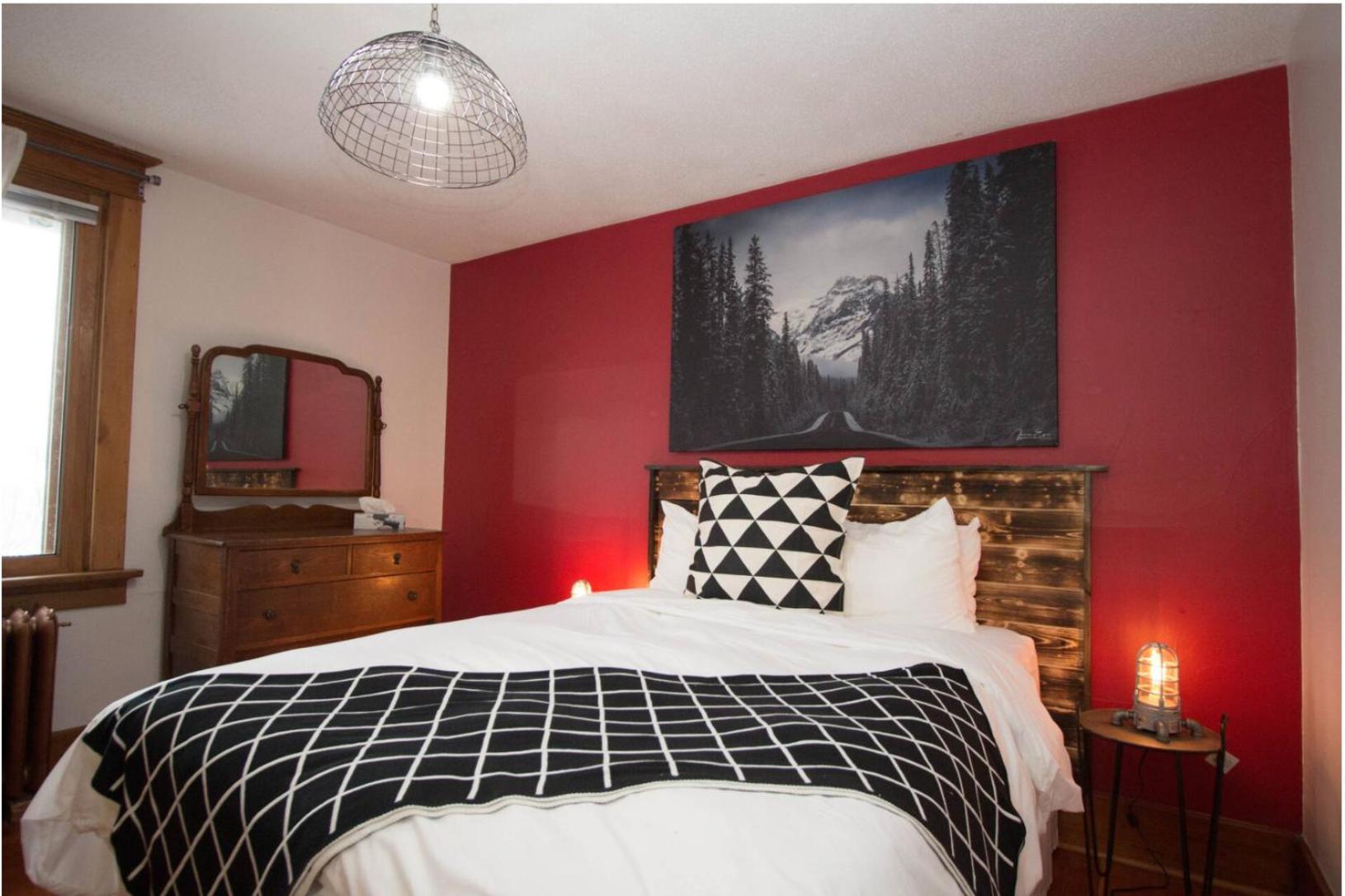 Rocky Mountain Retreat- Enormous House Sleeps 23