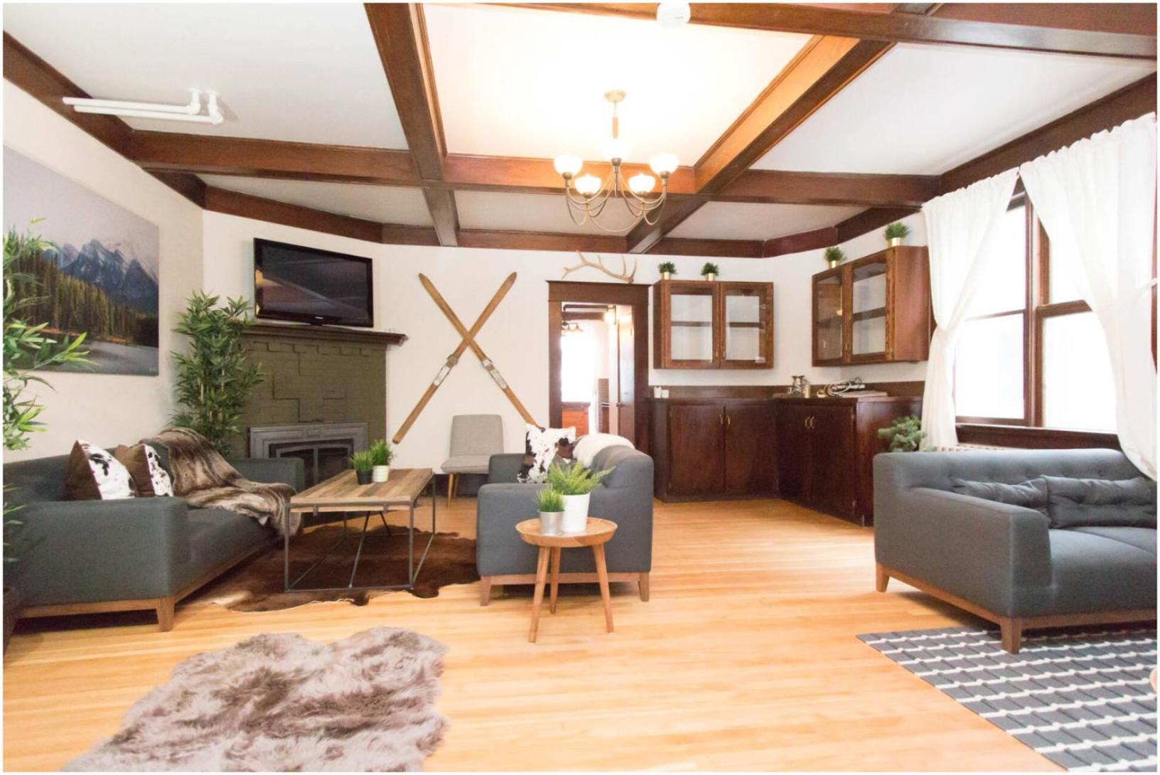 Rocky Mountain Retreat- Enormous House Sleeps 23