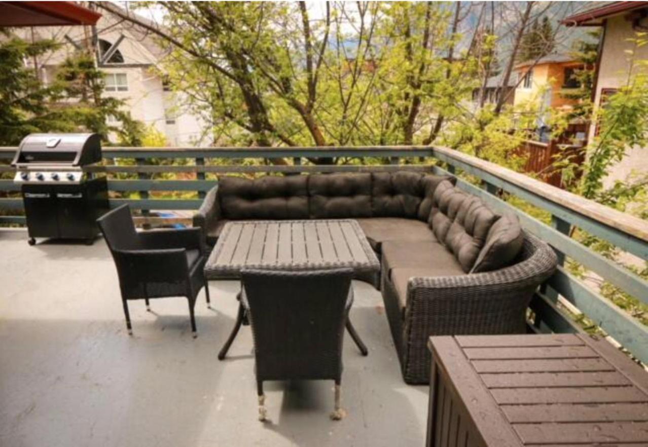 Rocky Mountain Retreat- Enormous House Sleeps 23