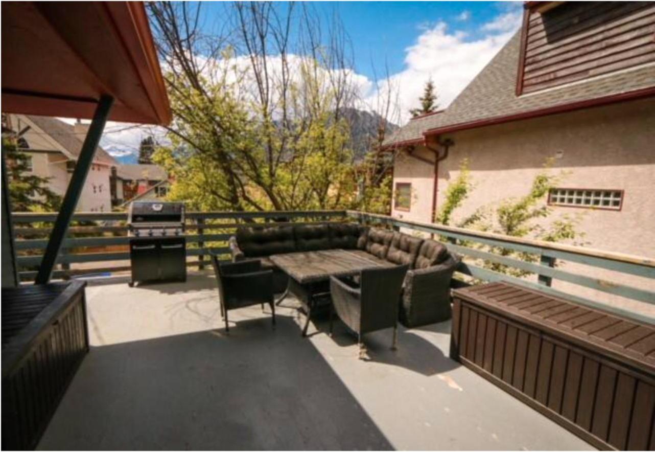 Rocky Mountain Retreat- Enormous House Sleeps 23