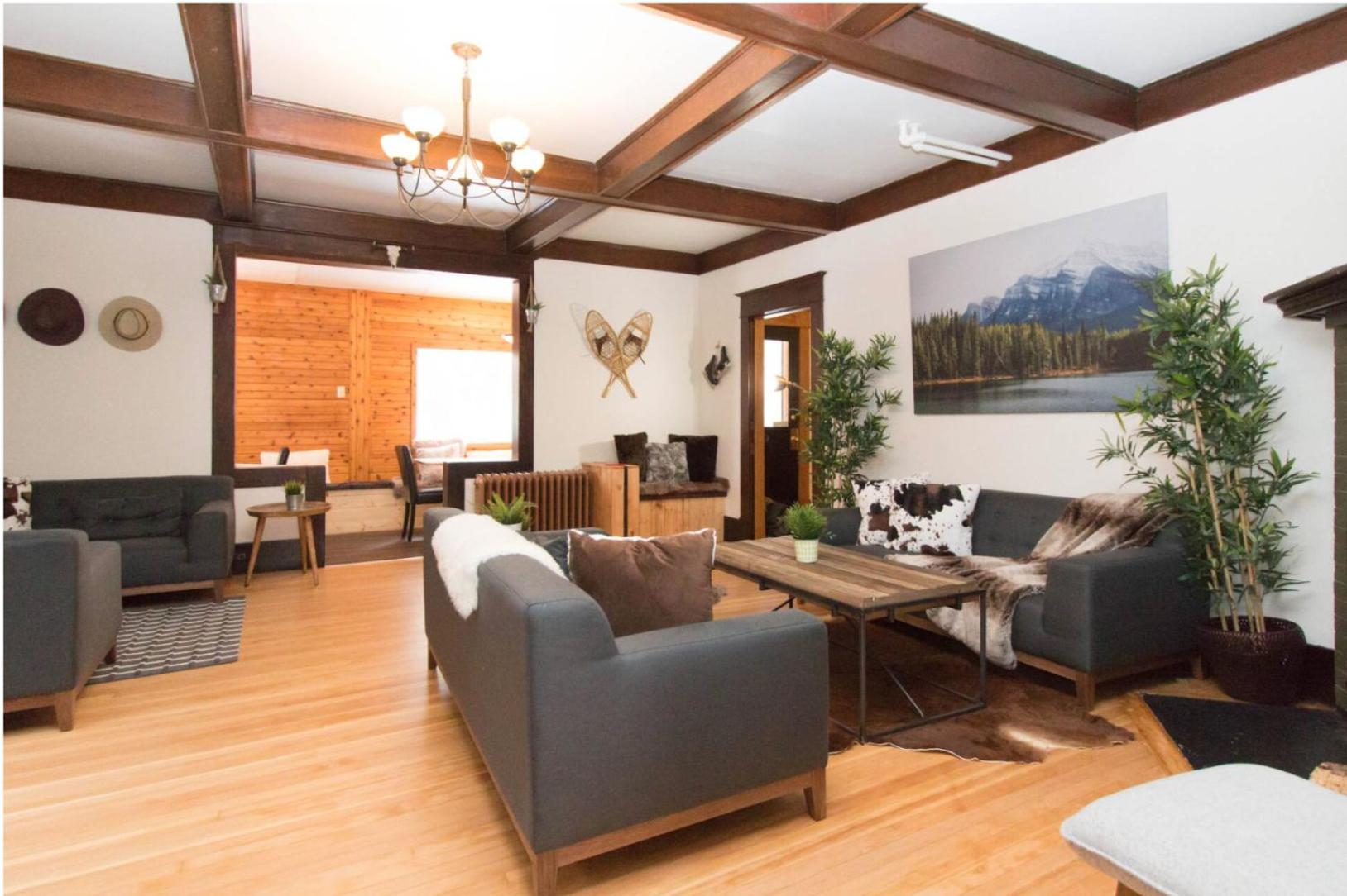 Rocky Mountain Retreat- Enormous House Sleeps 23