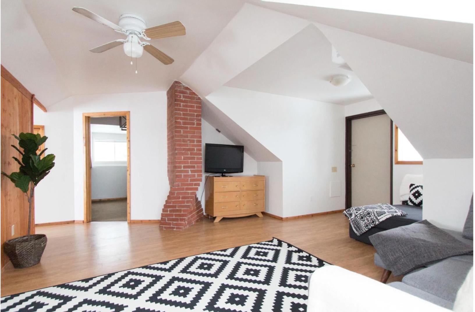 Rocky Mountain Retreat- Enormous House Sleeps 23