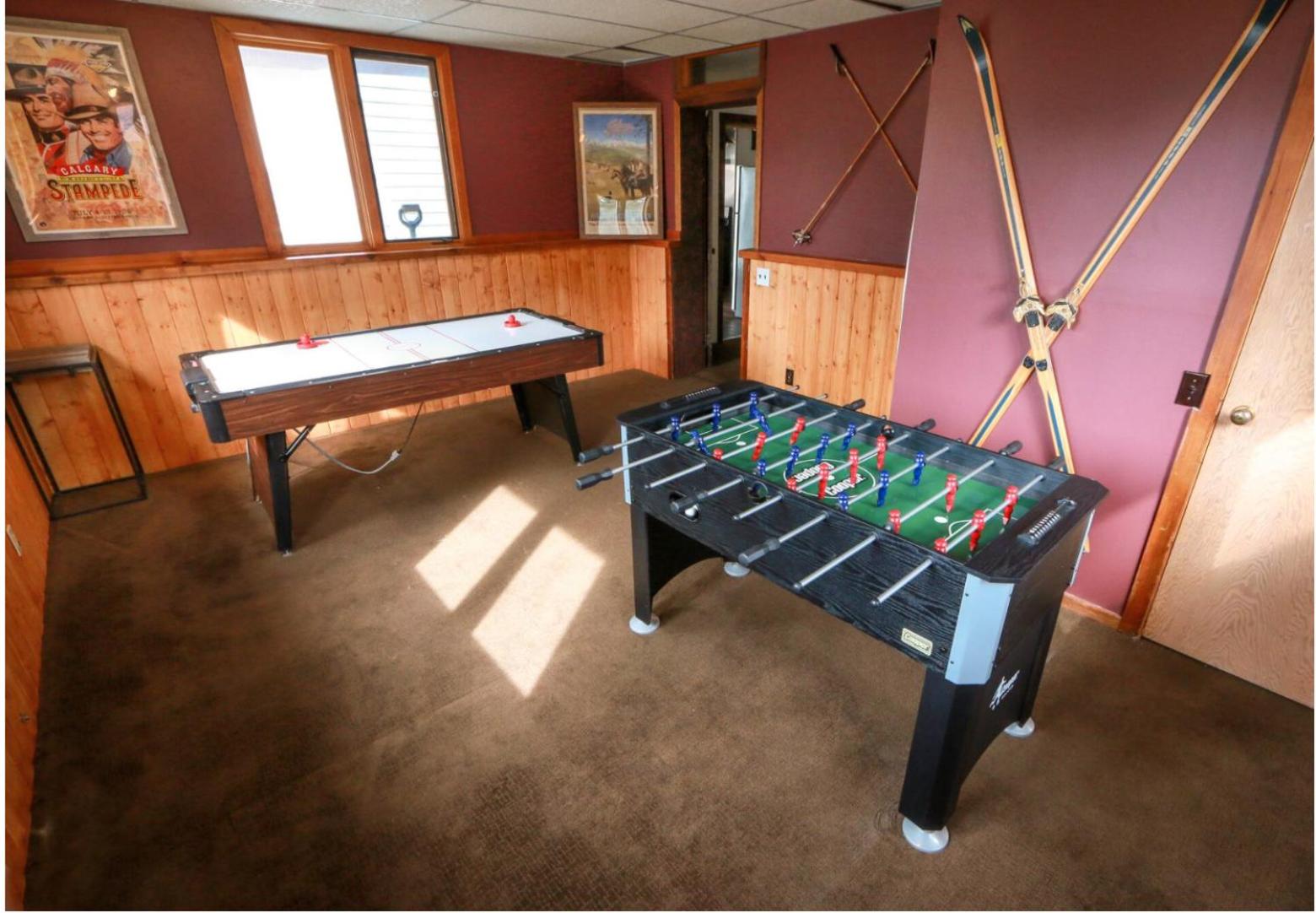 Rocky Mountain Retreat- Enormous House Sleeps 23