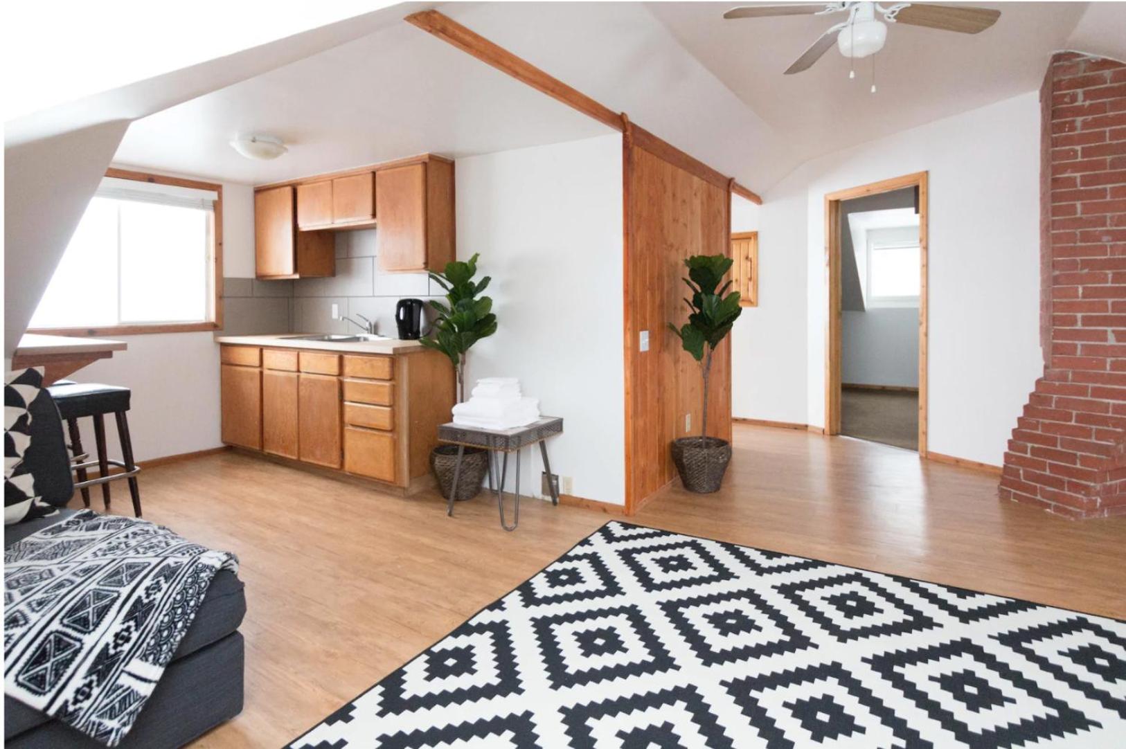 Rocky Mountain Retreat- Enormous House Sleeps 23