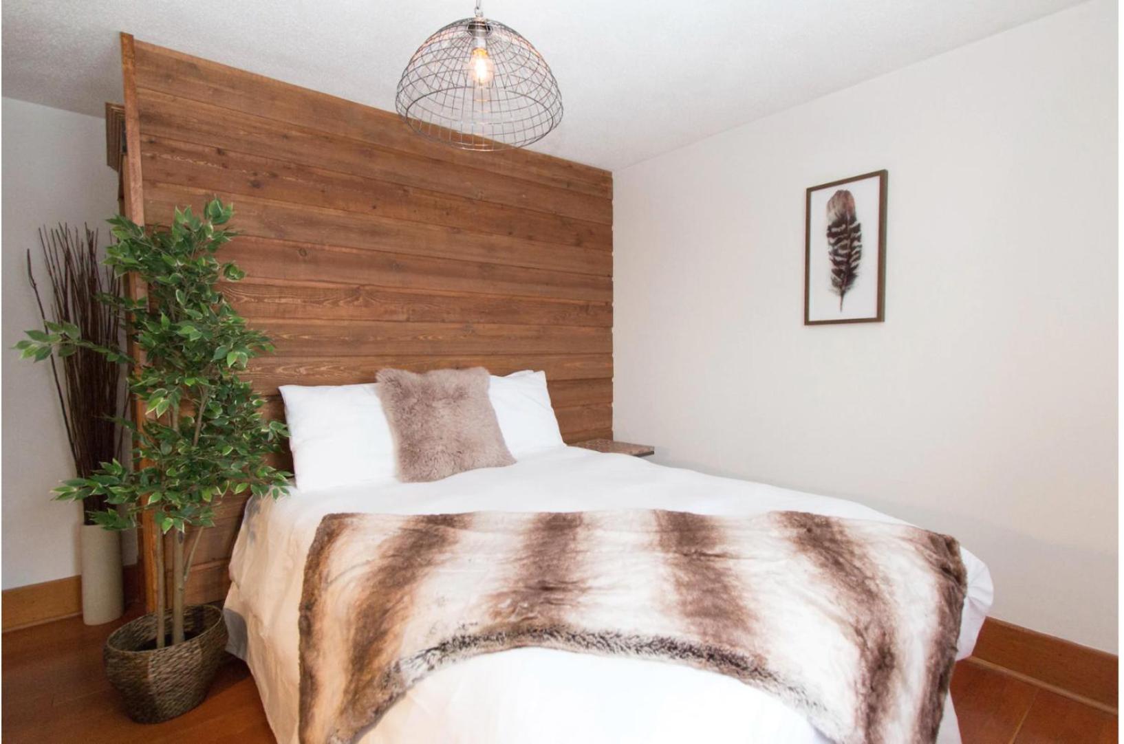 Rocky Mountain Retreat- Enormous House Sleeps 23