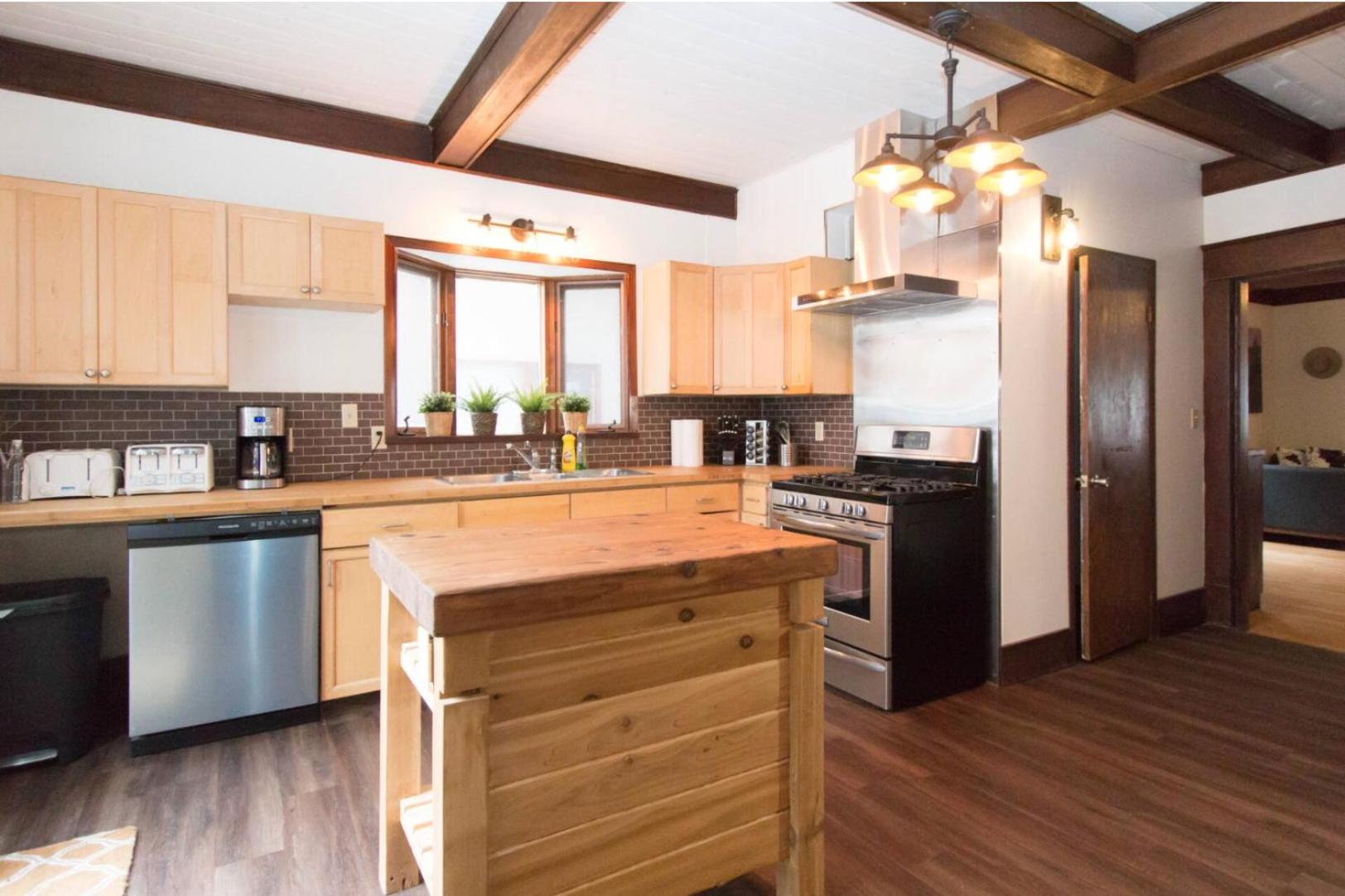 Rocky Mountain Retreat- Enormous House Sleeps 23