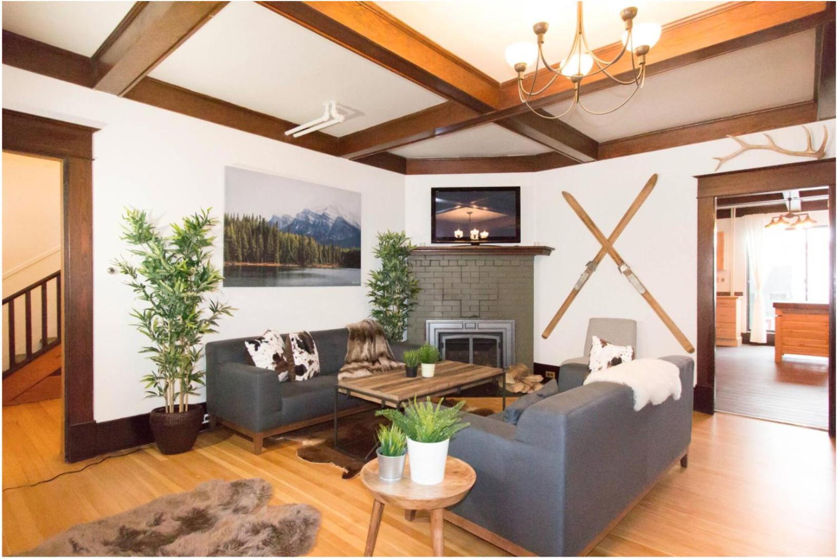 Rocky Mountain Retreat- Enormous House Sleeps 23