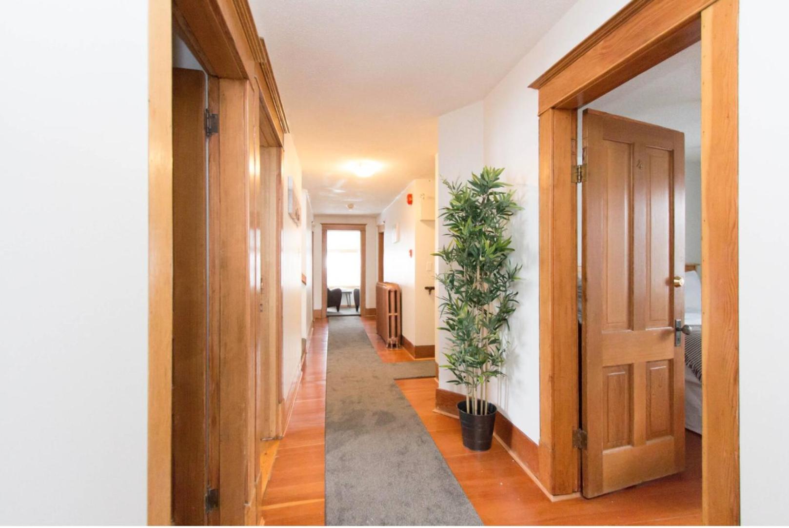 Rocky Mountain Retreat- Enormous House Sleeps 23