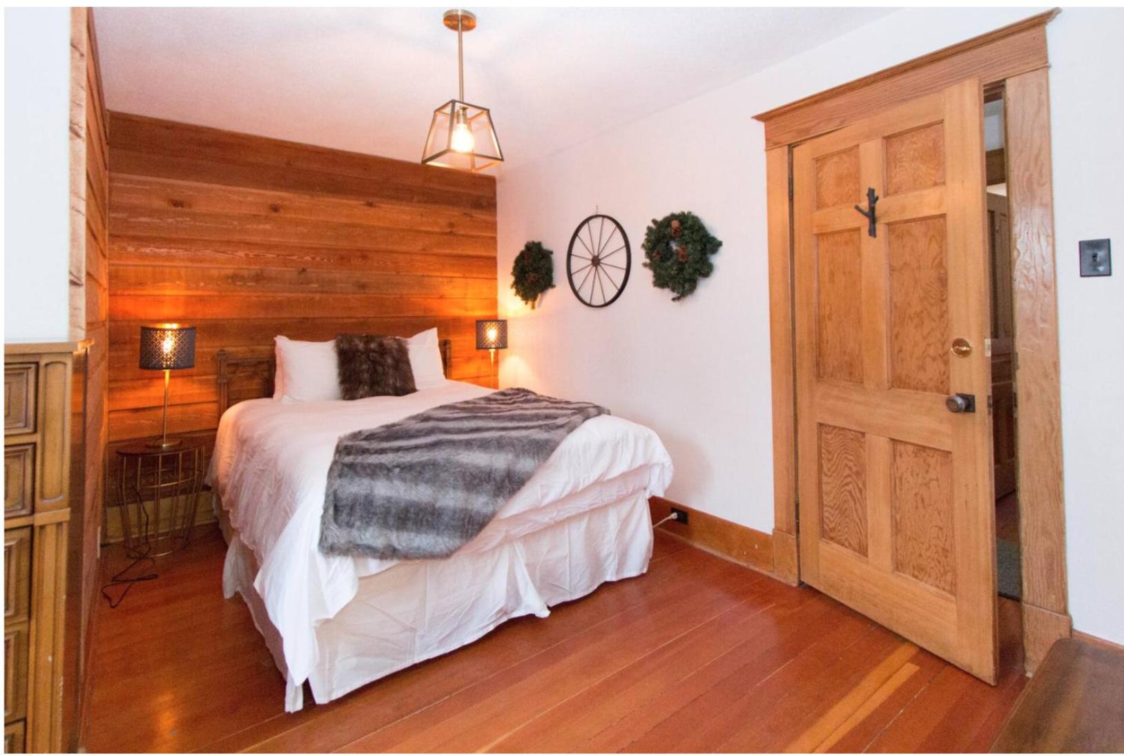 Rocky Mountain Retreat- Enormous House Sleeps 23