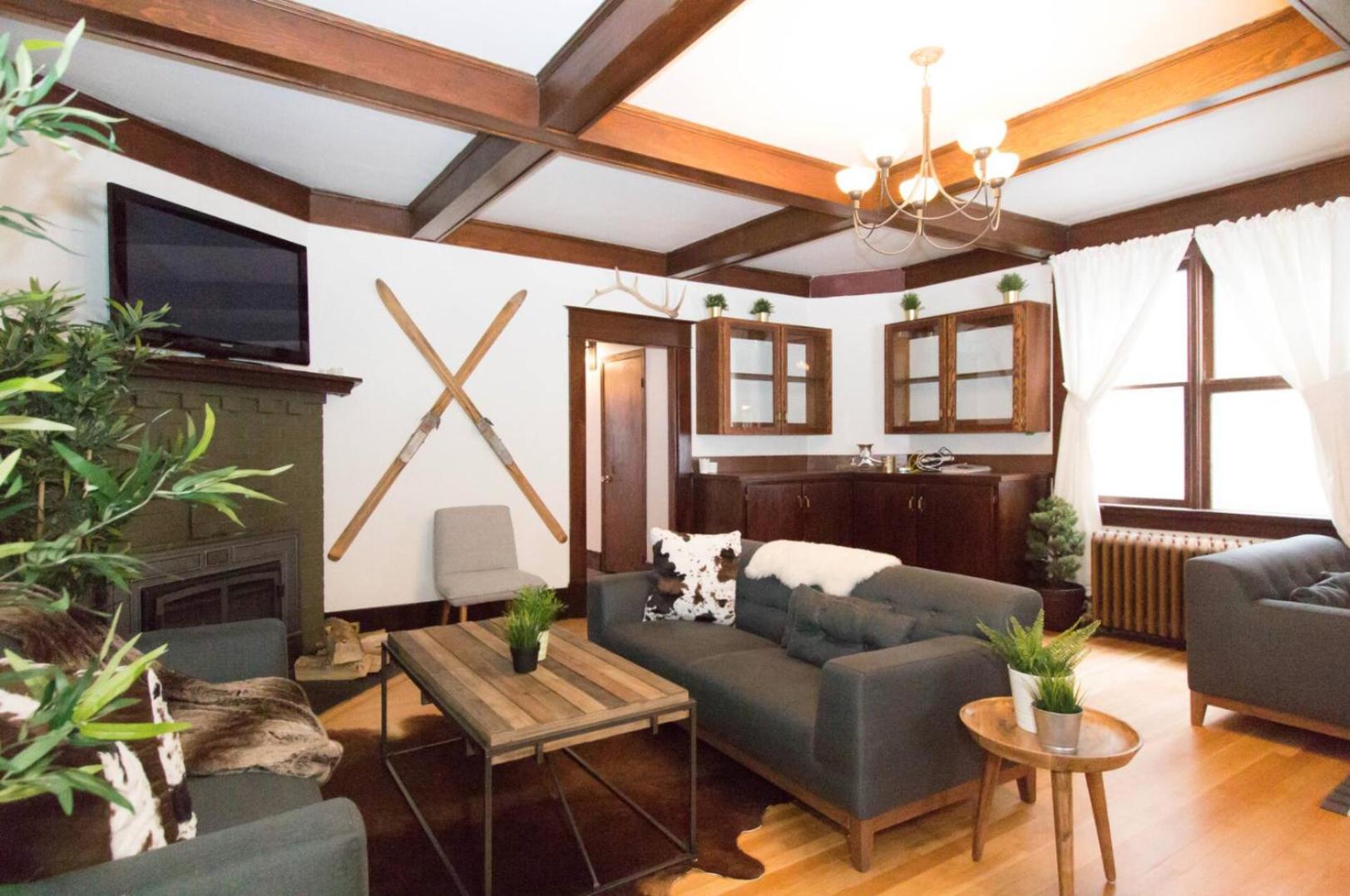 Rocky Mountain Retreat- Enormous House Sleeps 23