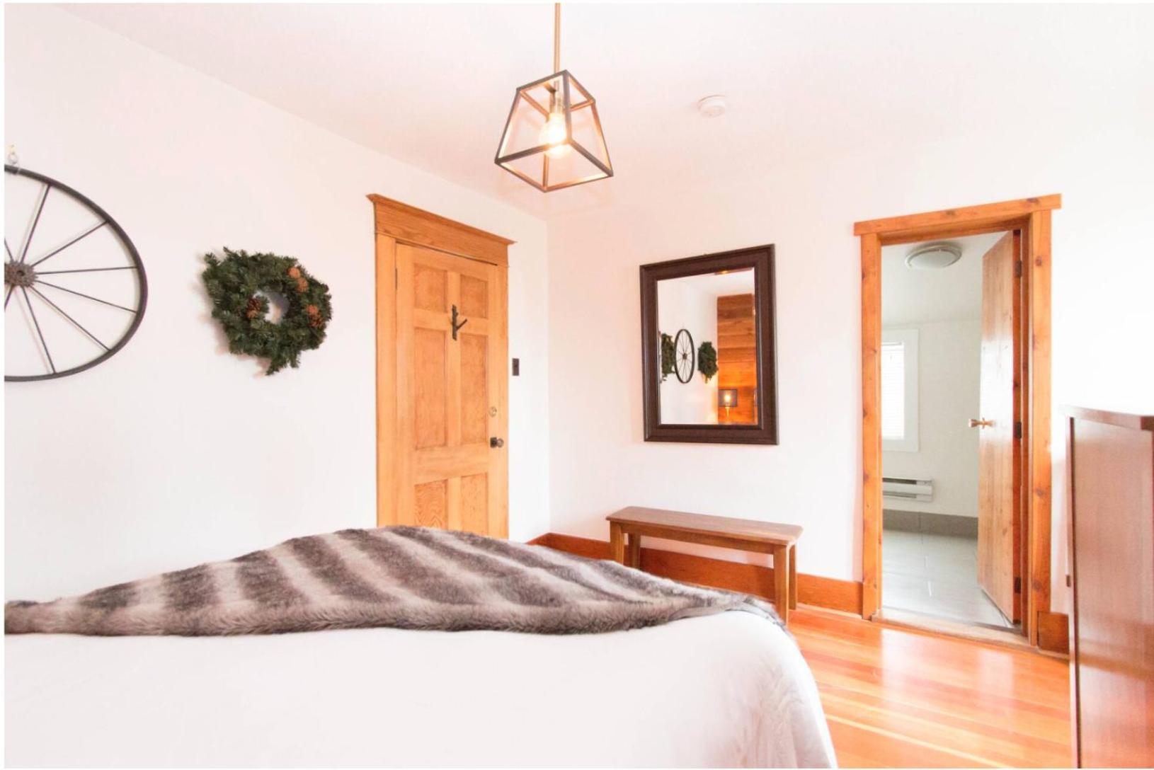 Rocky Mountain Retreat- Enormous House Sleeps 23