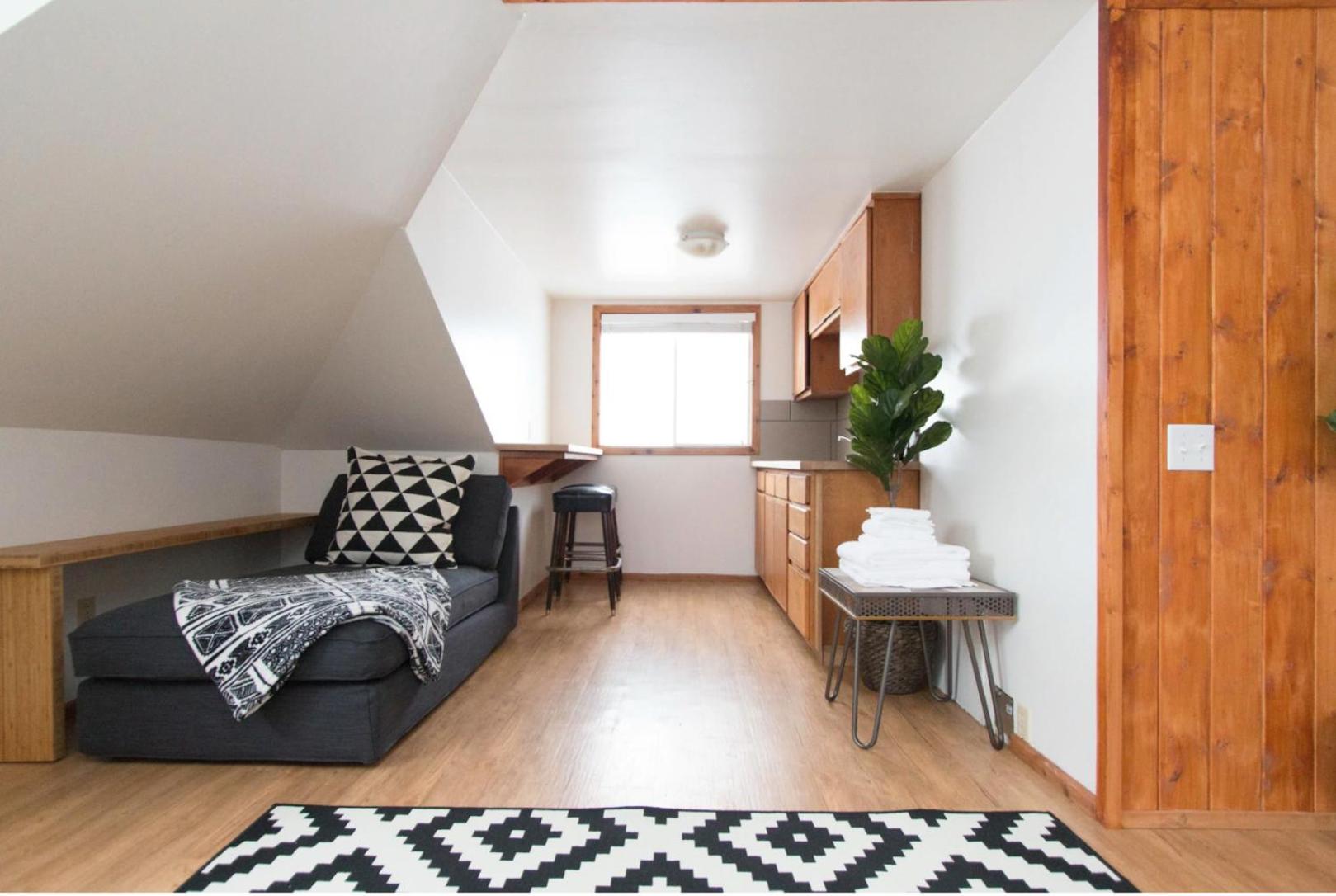 Rocky Mountain Retreat- Enormous House Sleeps 23