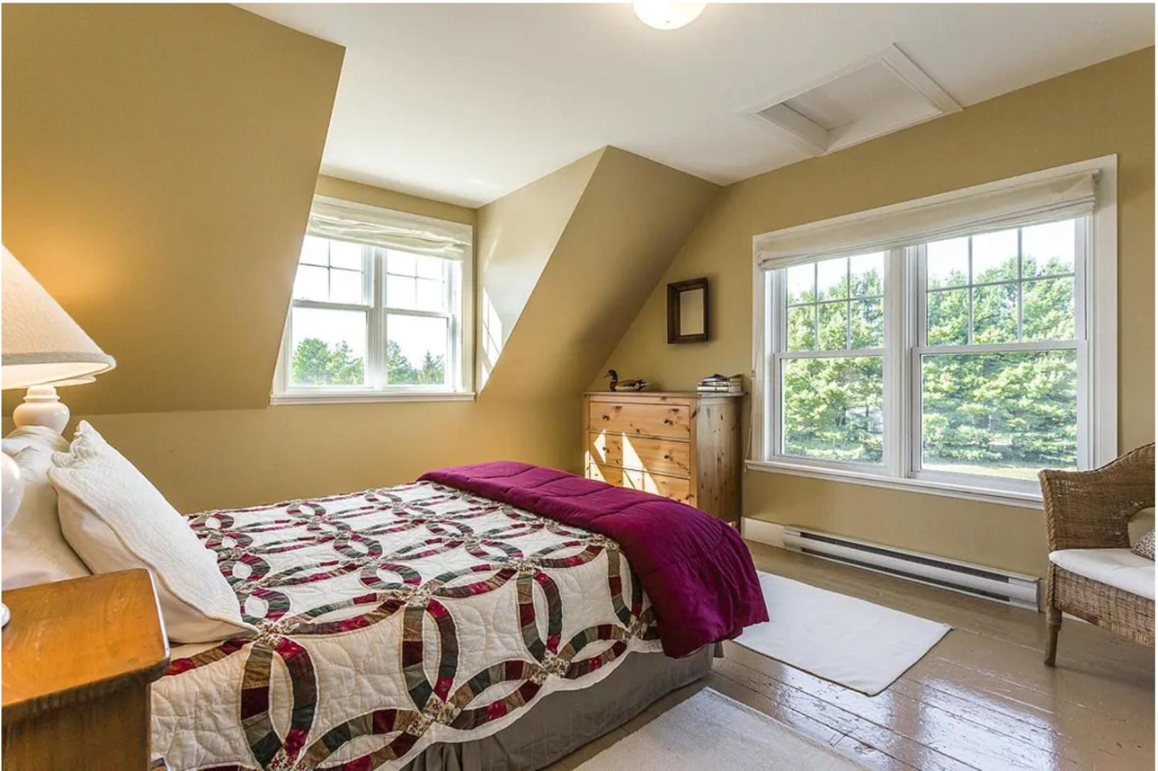 North House - Lovely Lac-Brome 3 Bedroom Lakefront Cottage