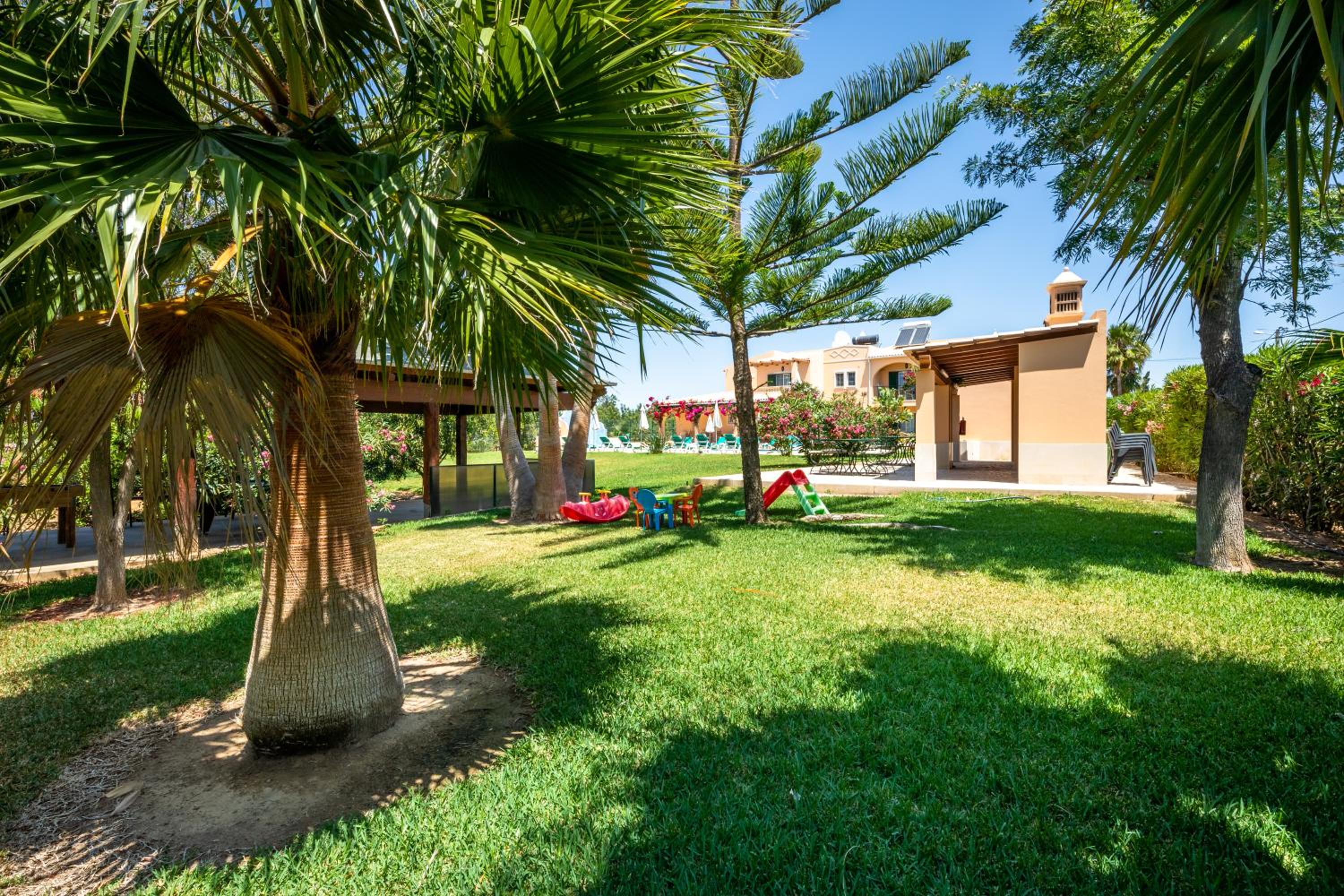 Apartamentos Monte dos Avós, Albufeira by AlgarveBlossom