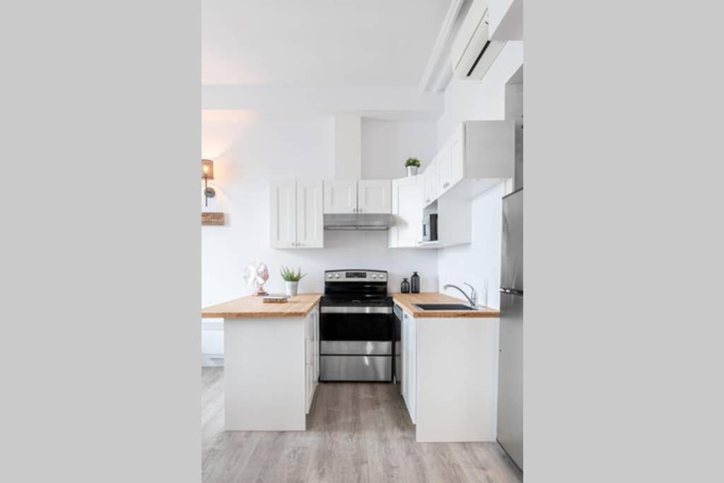 North House - Manoir des Remparts- Renovated 3 Bedroom Oasis view 2