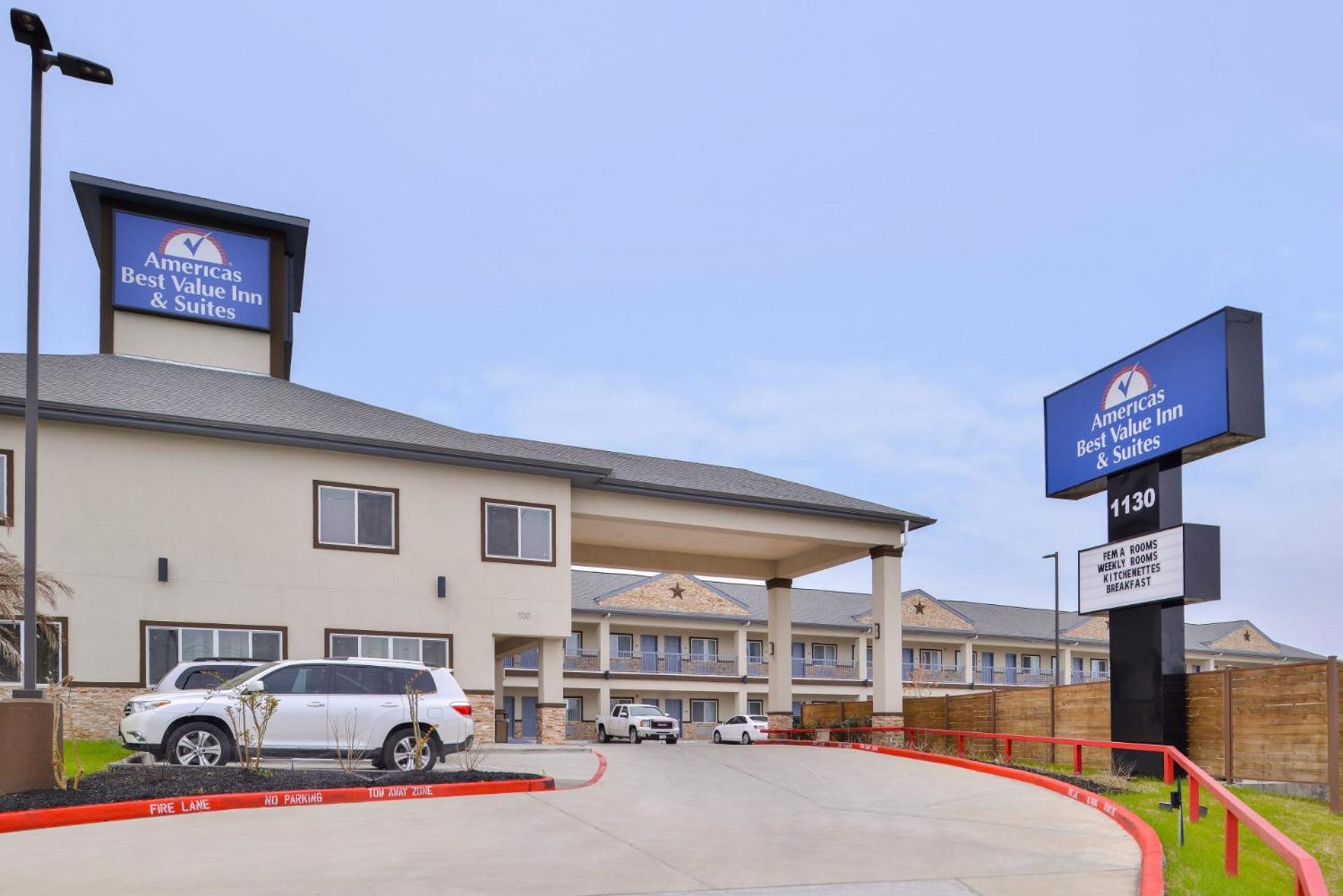 Americas Inn Suites IAH North - Property Image 1