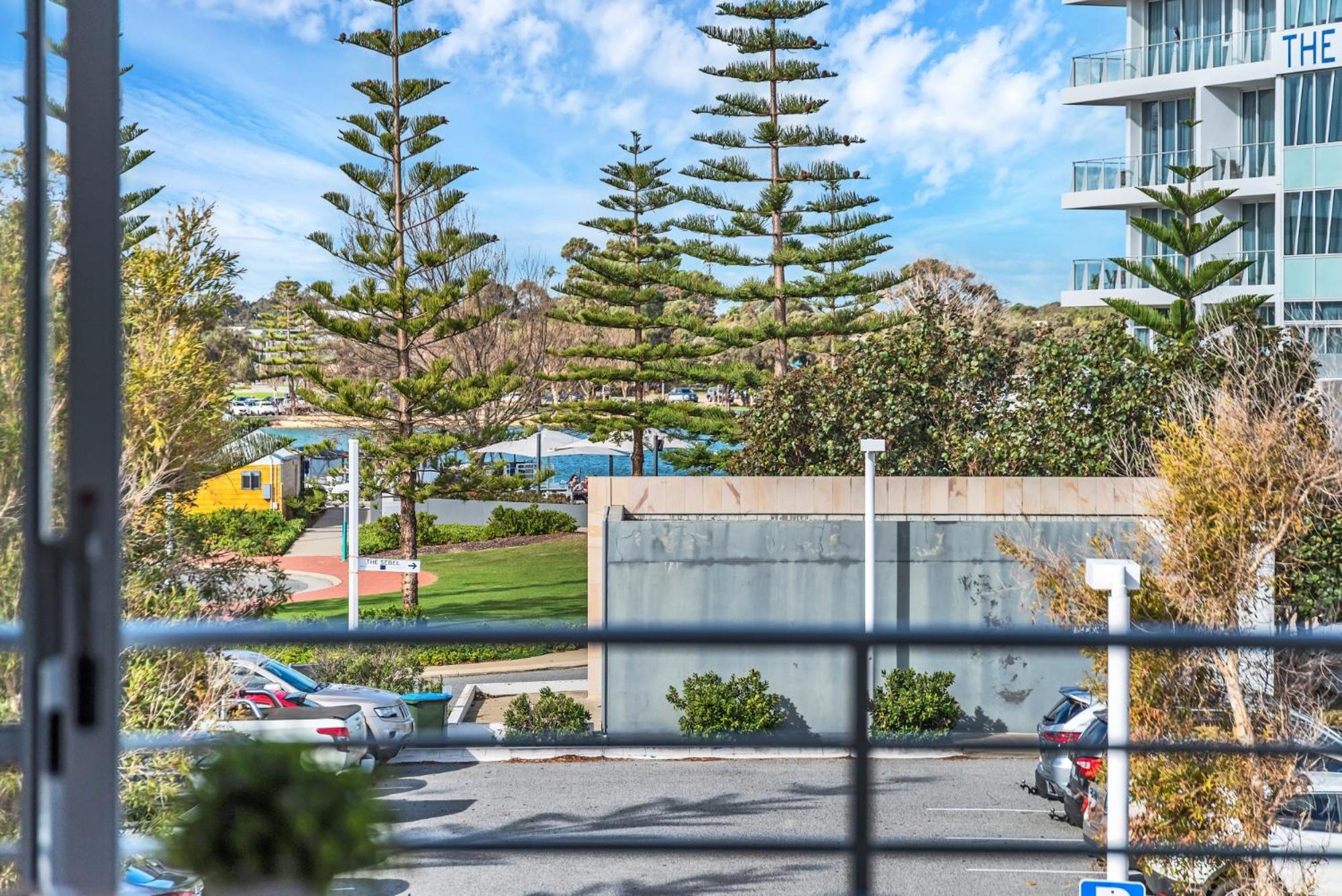 Studio 11 Mandurah Marina