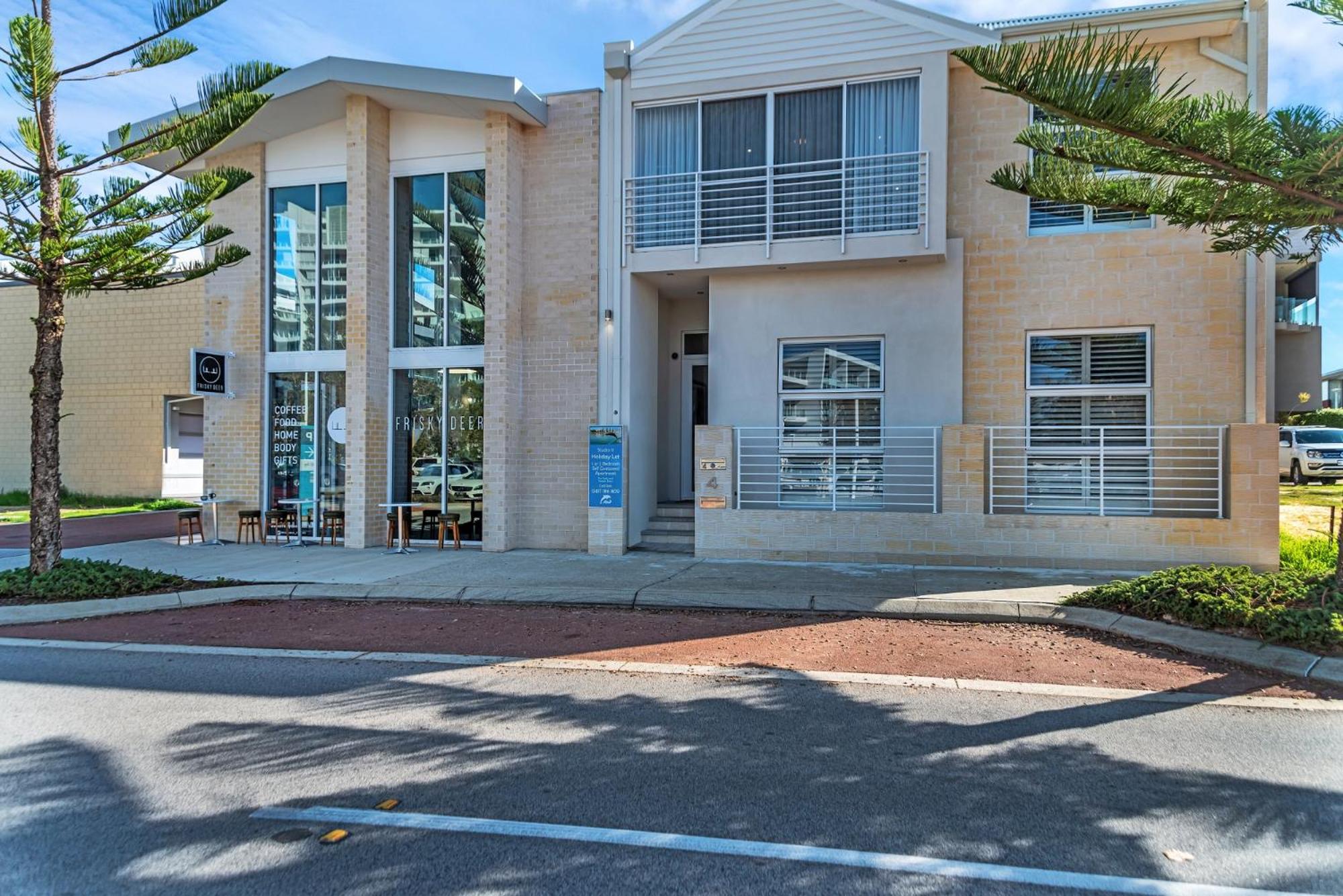 Studio 11 Mandurah Marina