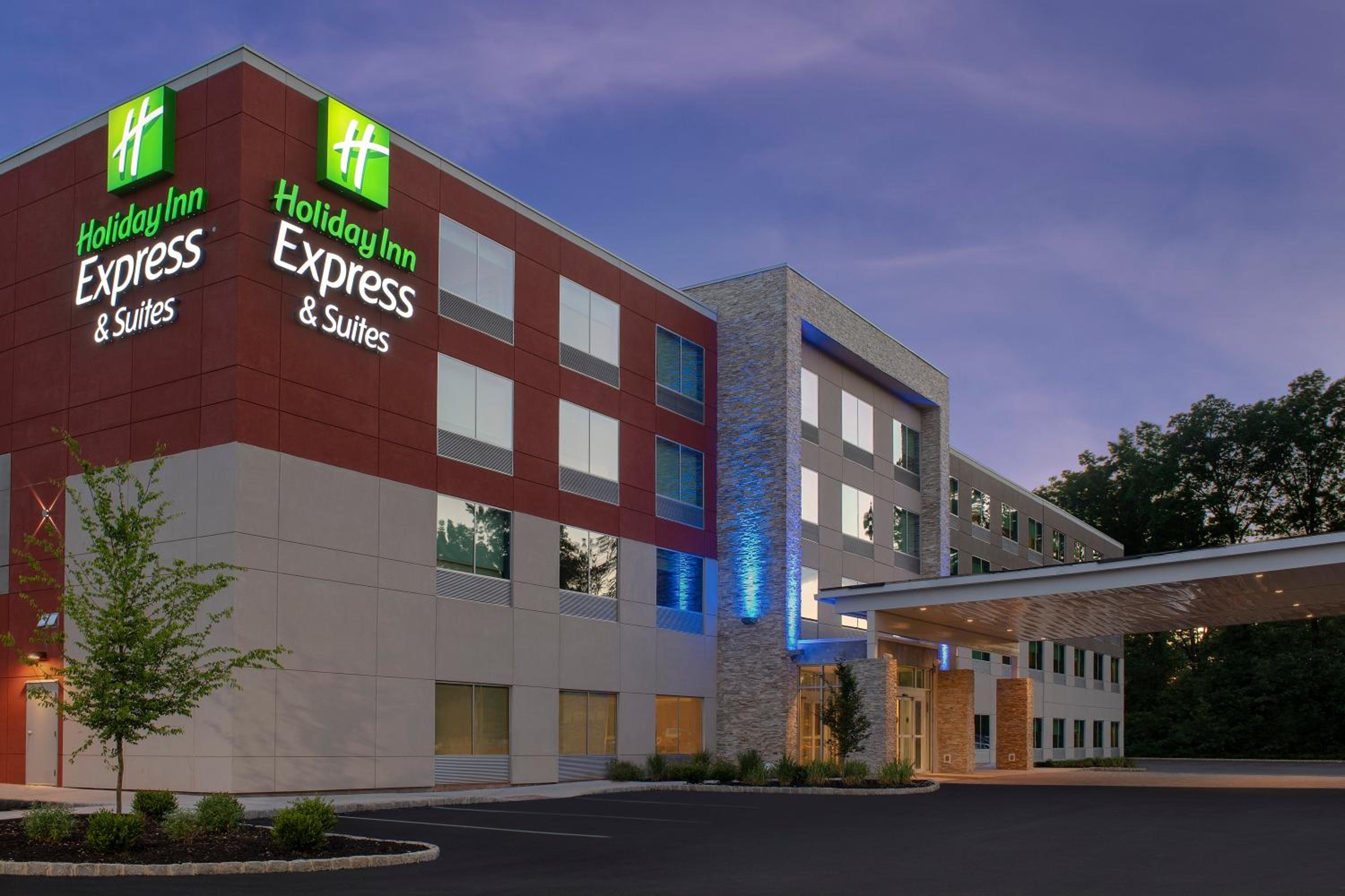 Kingsland Vacations - Holiday Inn Express Suites Kingsland I-95-Naval Base Area, an IHG Hotel - Property Image 14