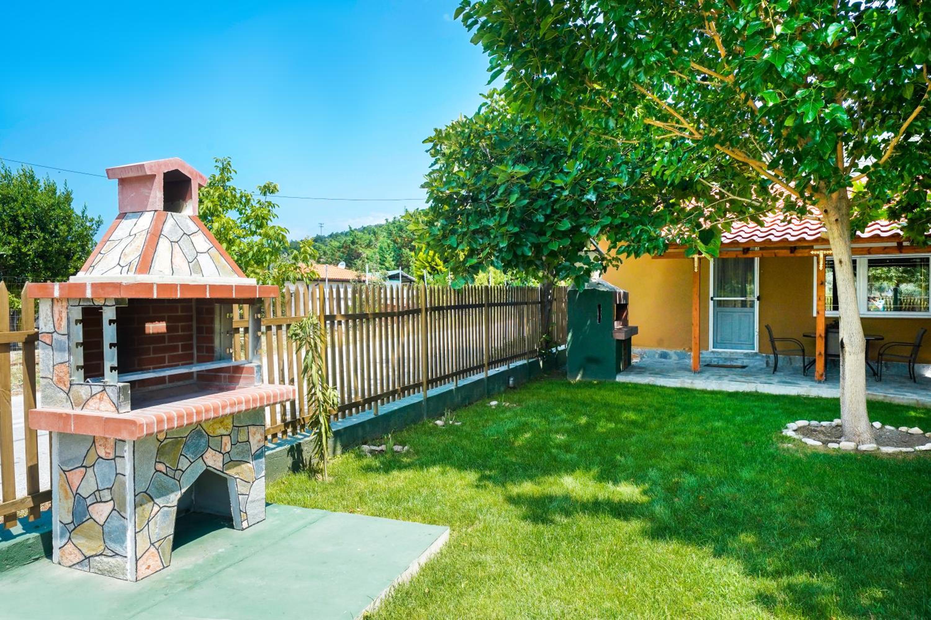 Platanes Apartments view 3