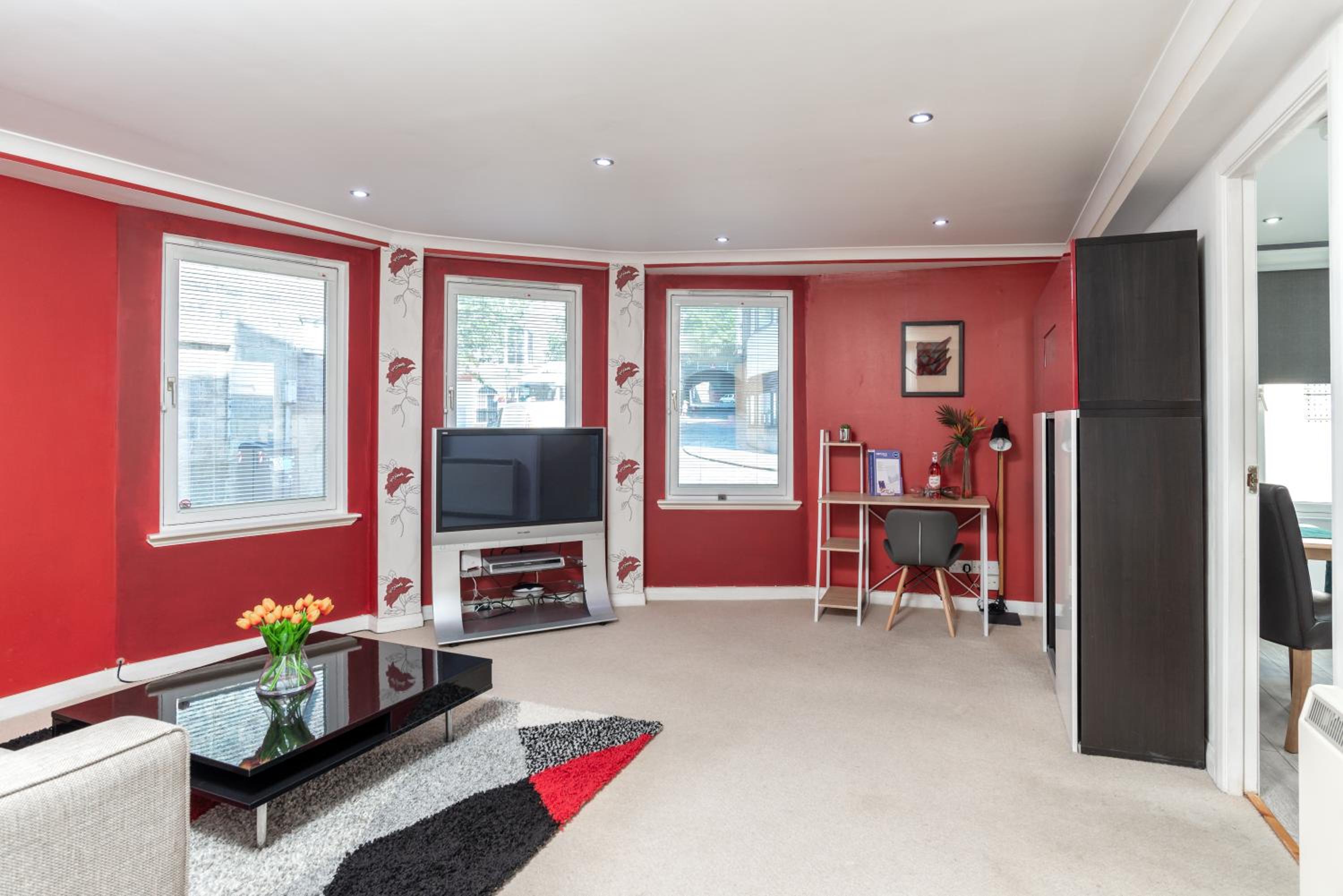 Historic Location, Private Parking, Ground Floor Luxury Flat view 2