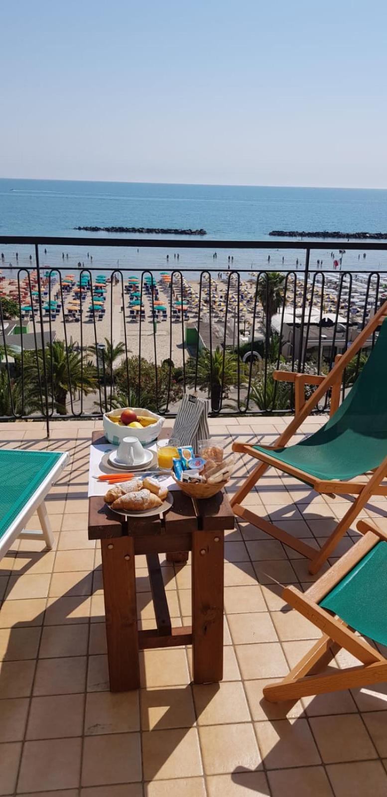 B&B Attico Mare view 2