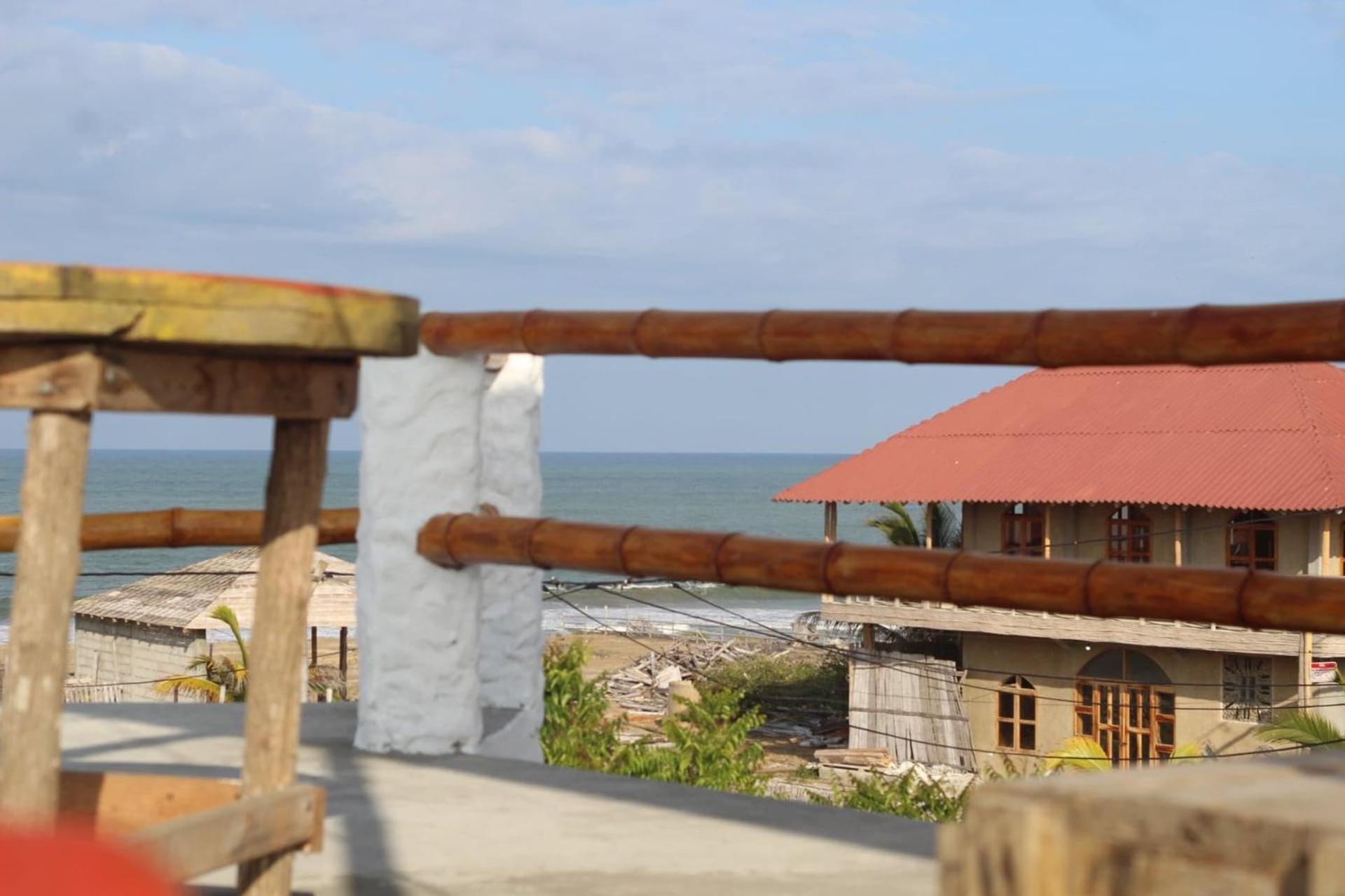Hostal Puerto Engabao "El Surf Shelter"
