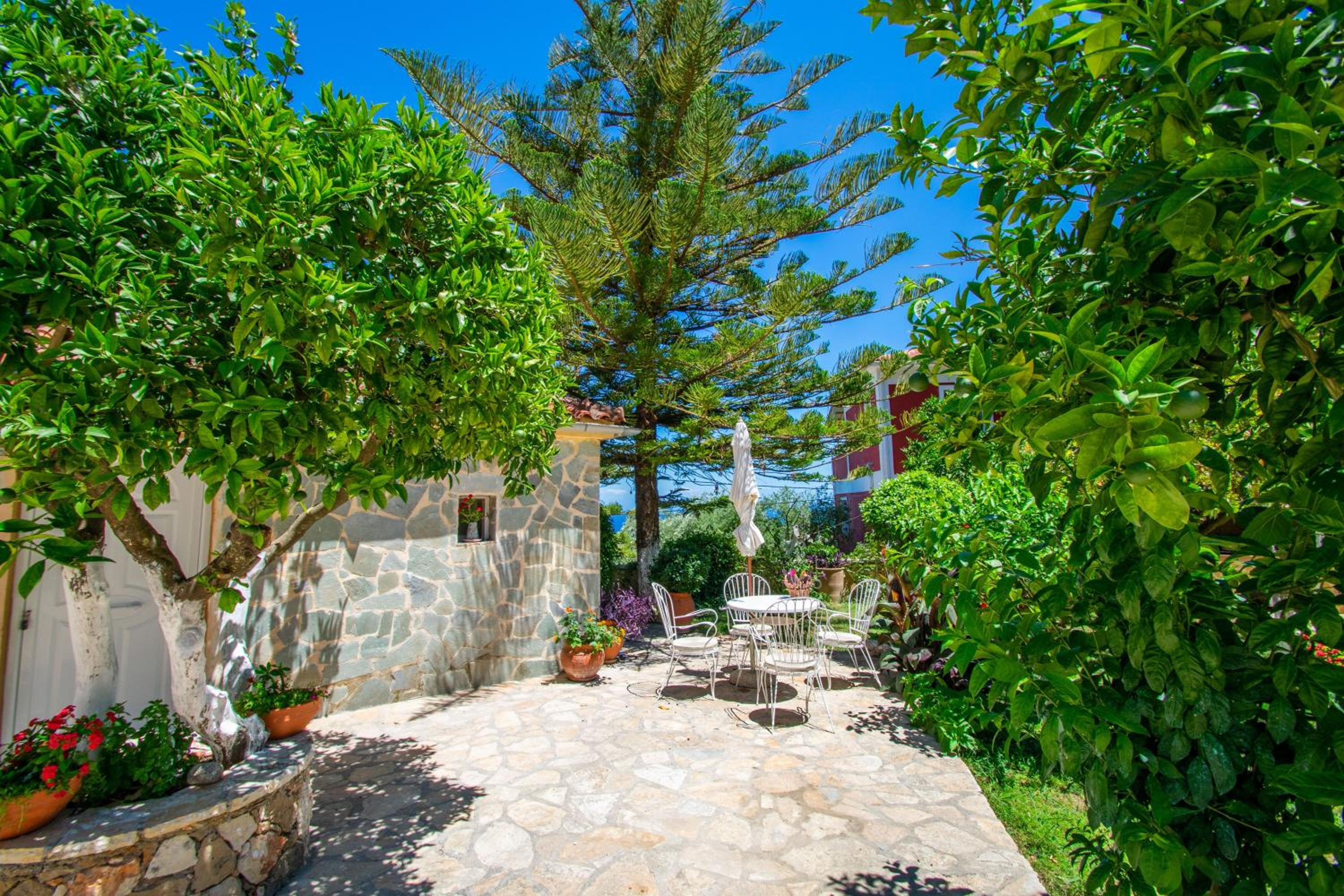 Alavastros Villa Maisonettes view 2