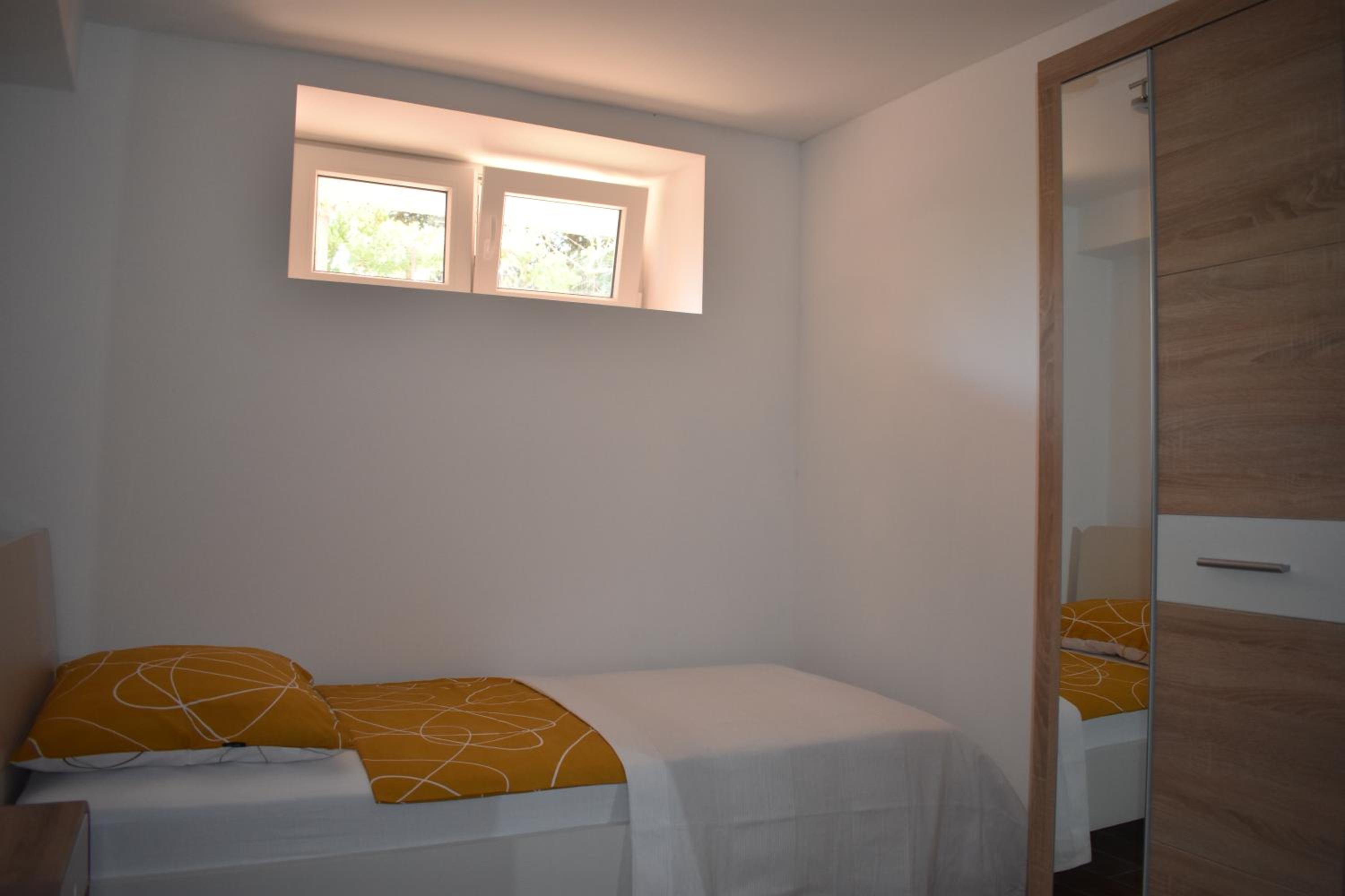 Apartman Tomki - modern, refurbished 2 bedroom apartment - 4 guests photo 2