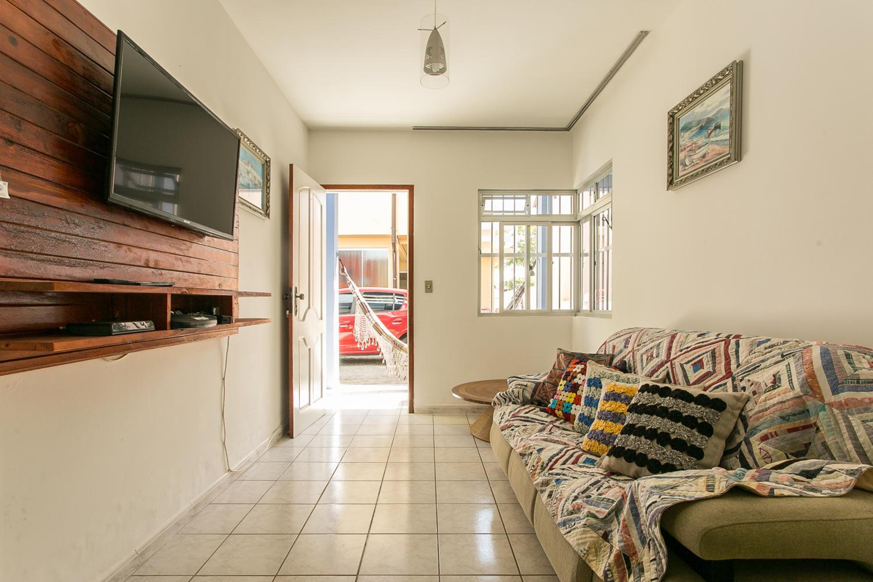 Casa 150m da praia em pátio familiar