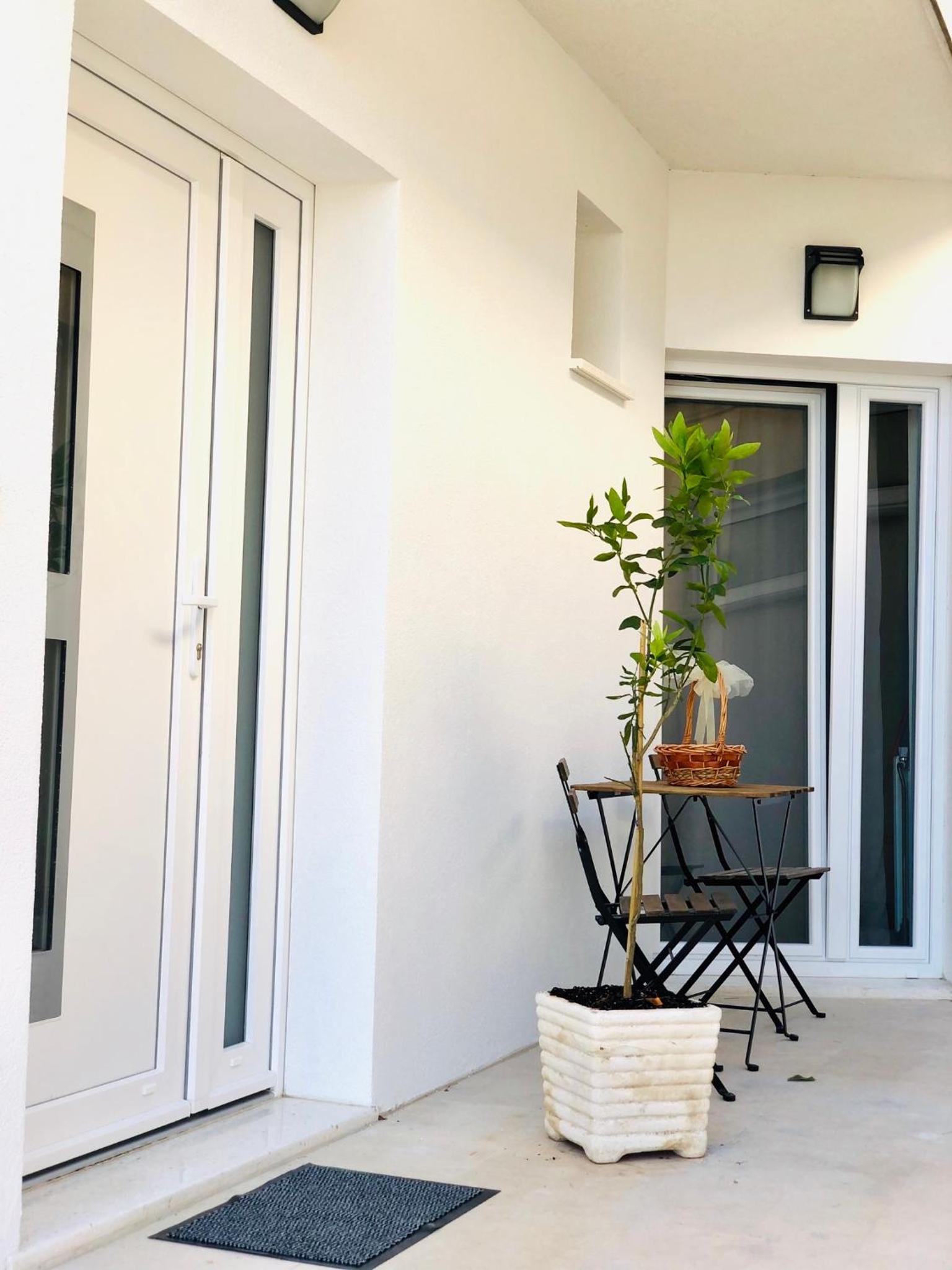 Guest House Stipe view 2