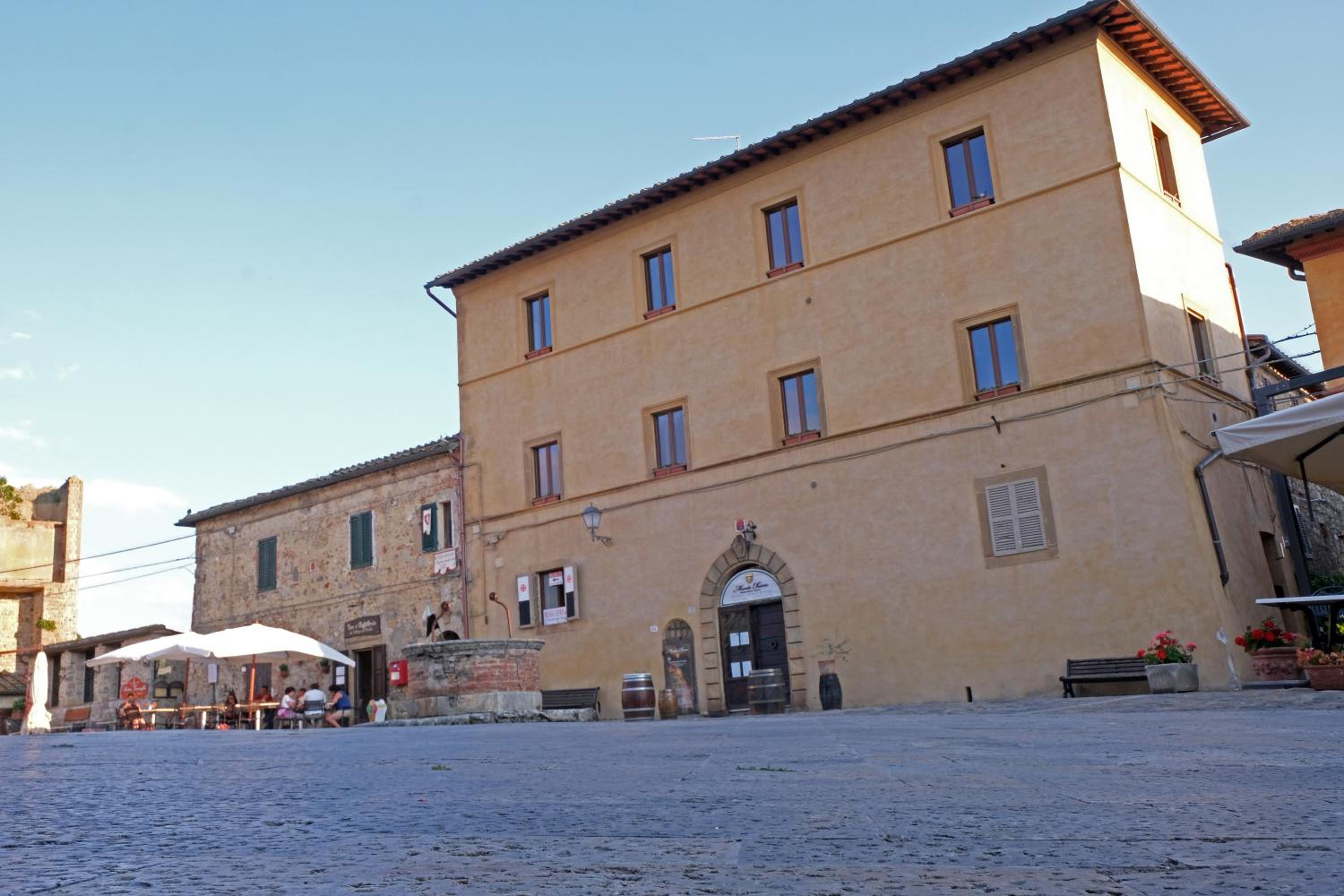 Photo 19