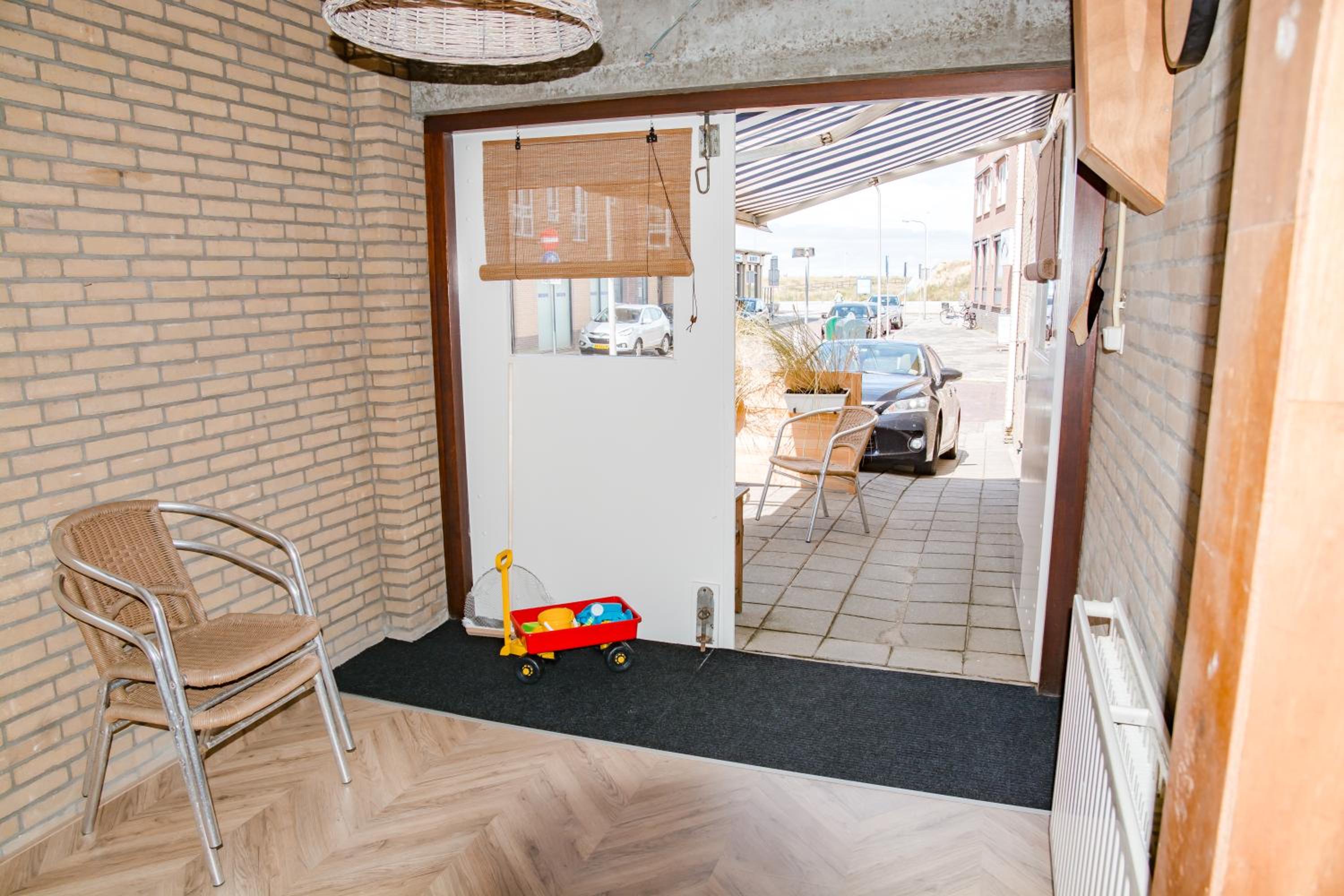 Beachhouse Anna, 1 minute walk to the beach and centre of Katwijk, Free private parking next to the house !, photo 24