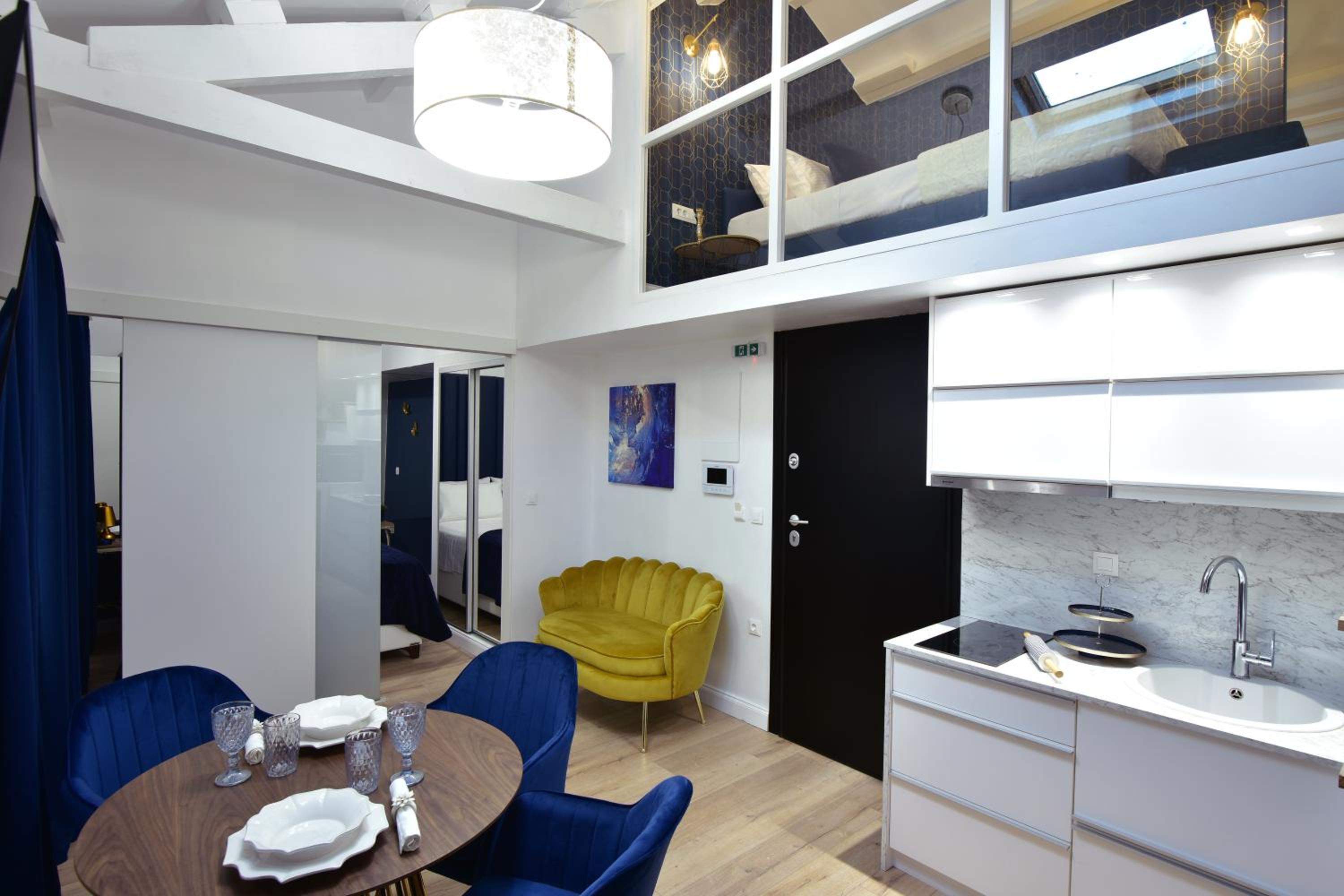 Queen Apartment, in the heart of Corfu Historical Old Town Center! view 5