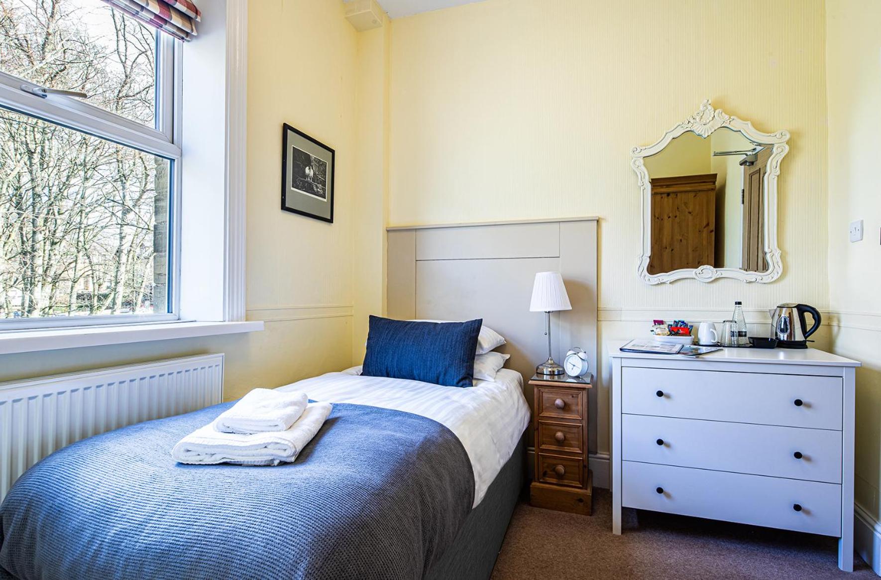 Fountains Guest House - Harrogate Stays with FREE PARKING