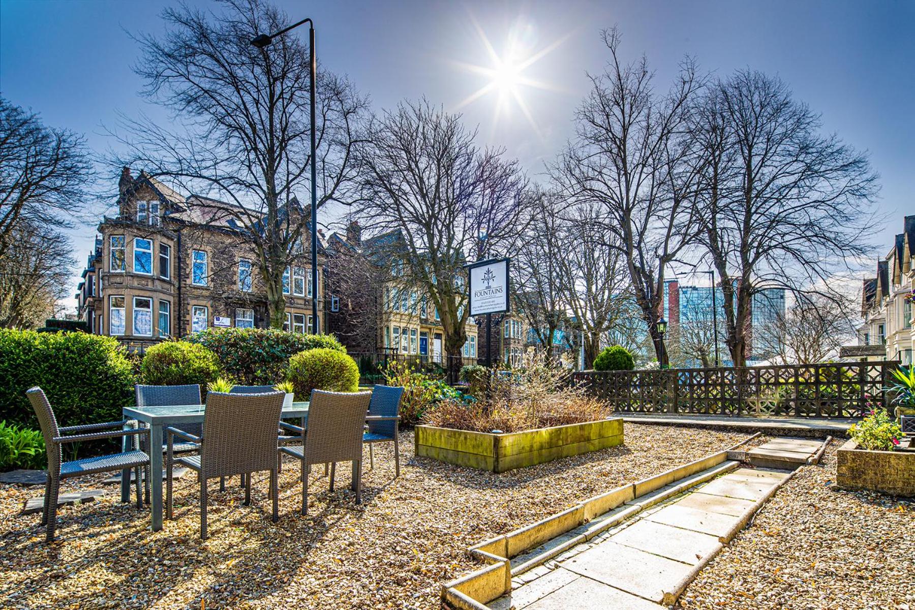 Fountains Guest House - Harrogate Stays with FREE PARKING