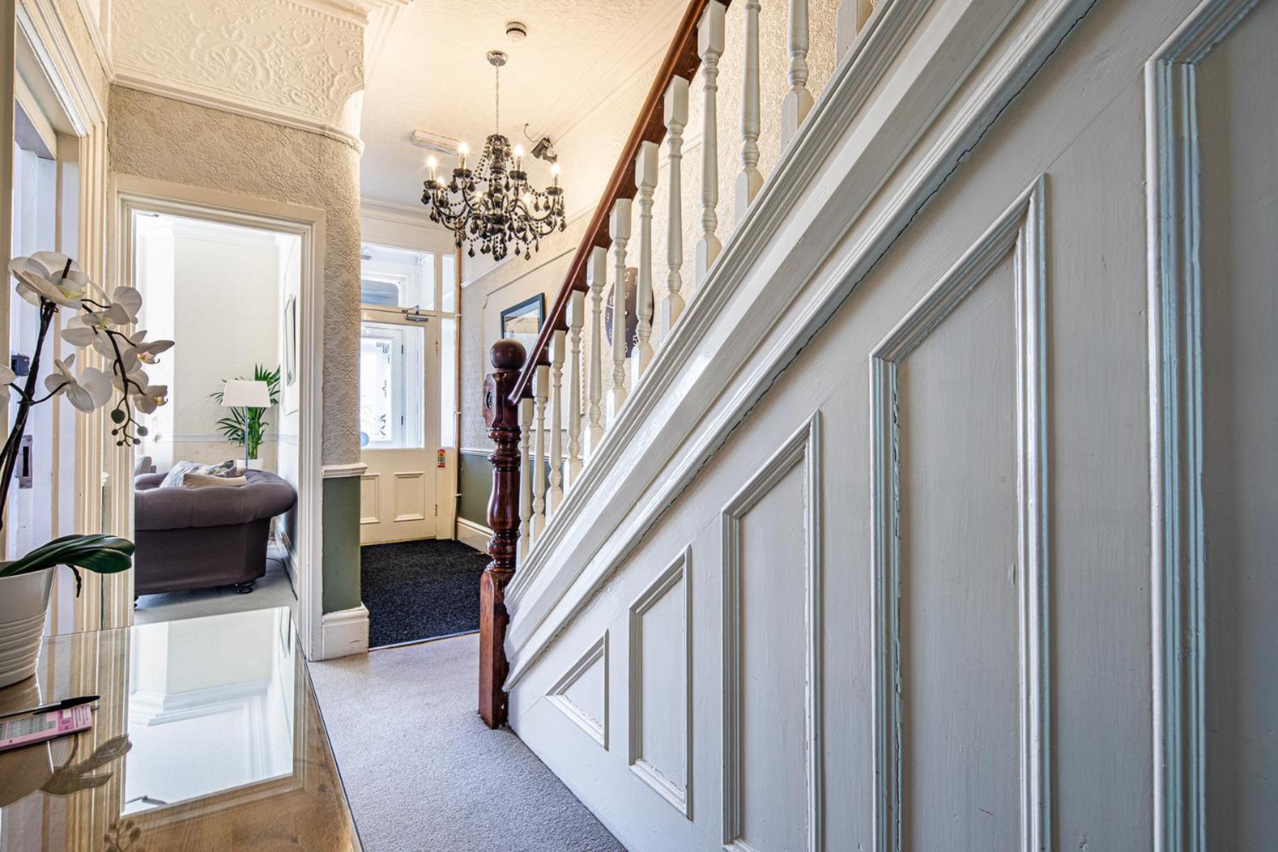 Fountains Guest House - Harrogate Stays with FREE PARKING