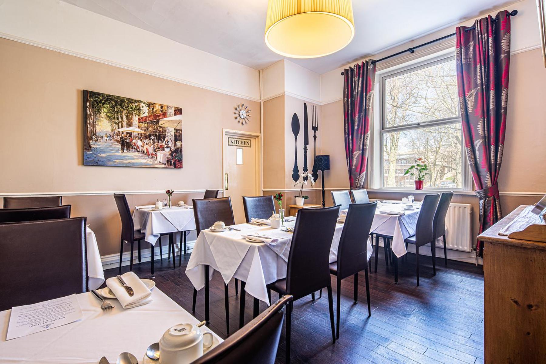 Fountains Guest House - Harrogate Stays with FREE PARKING