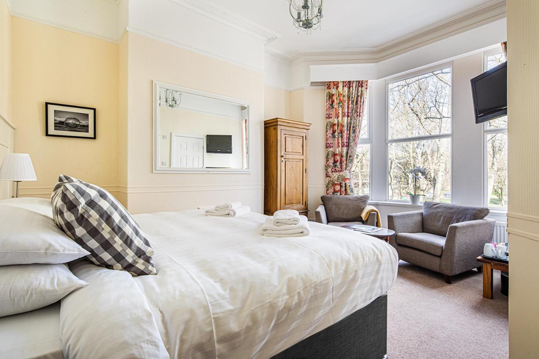 Fountains Guest House - Harrogate Stays with FREE PARKING