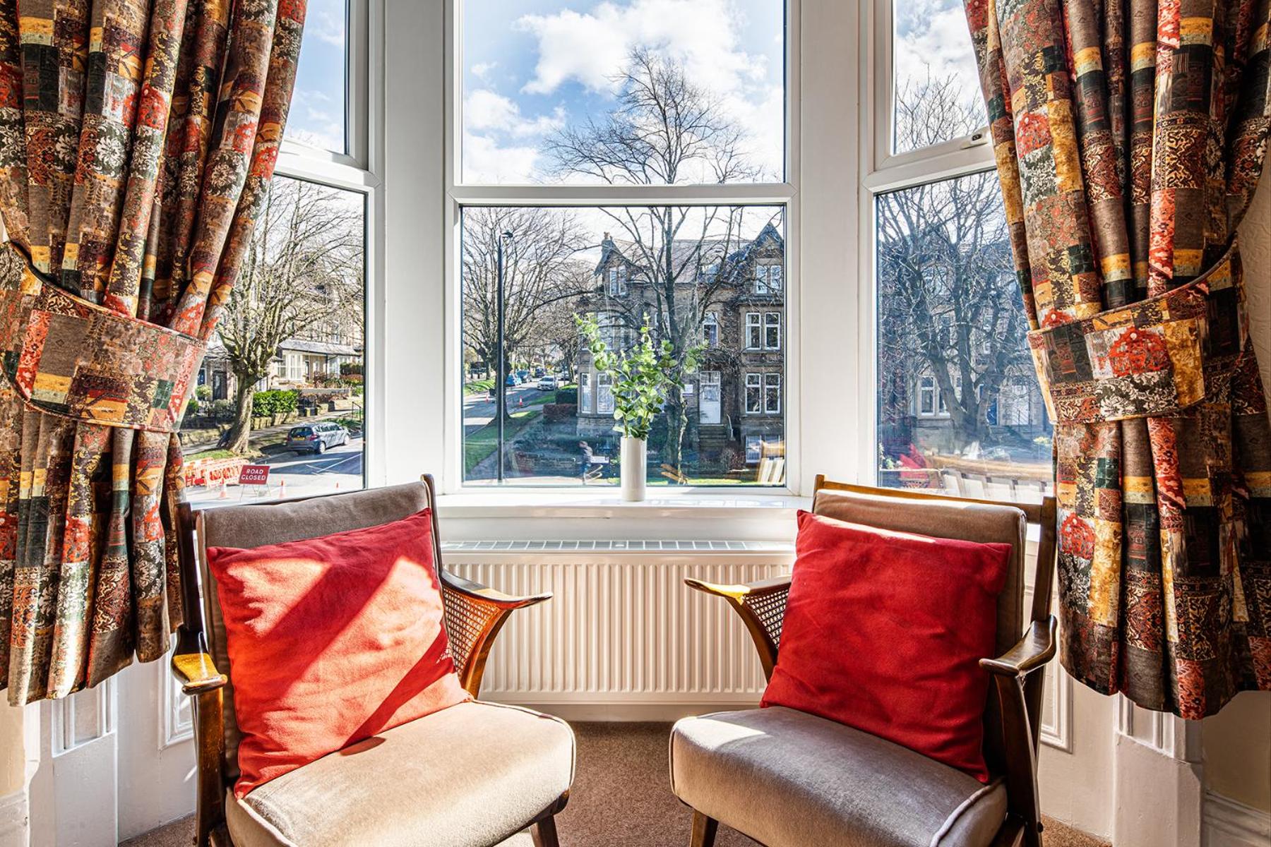 Fountains Guest House - Harrogate Stays with FREE PARKING