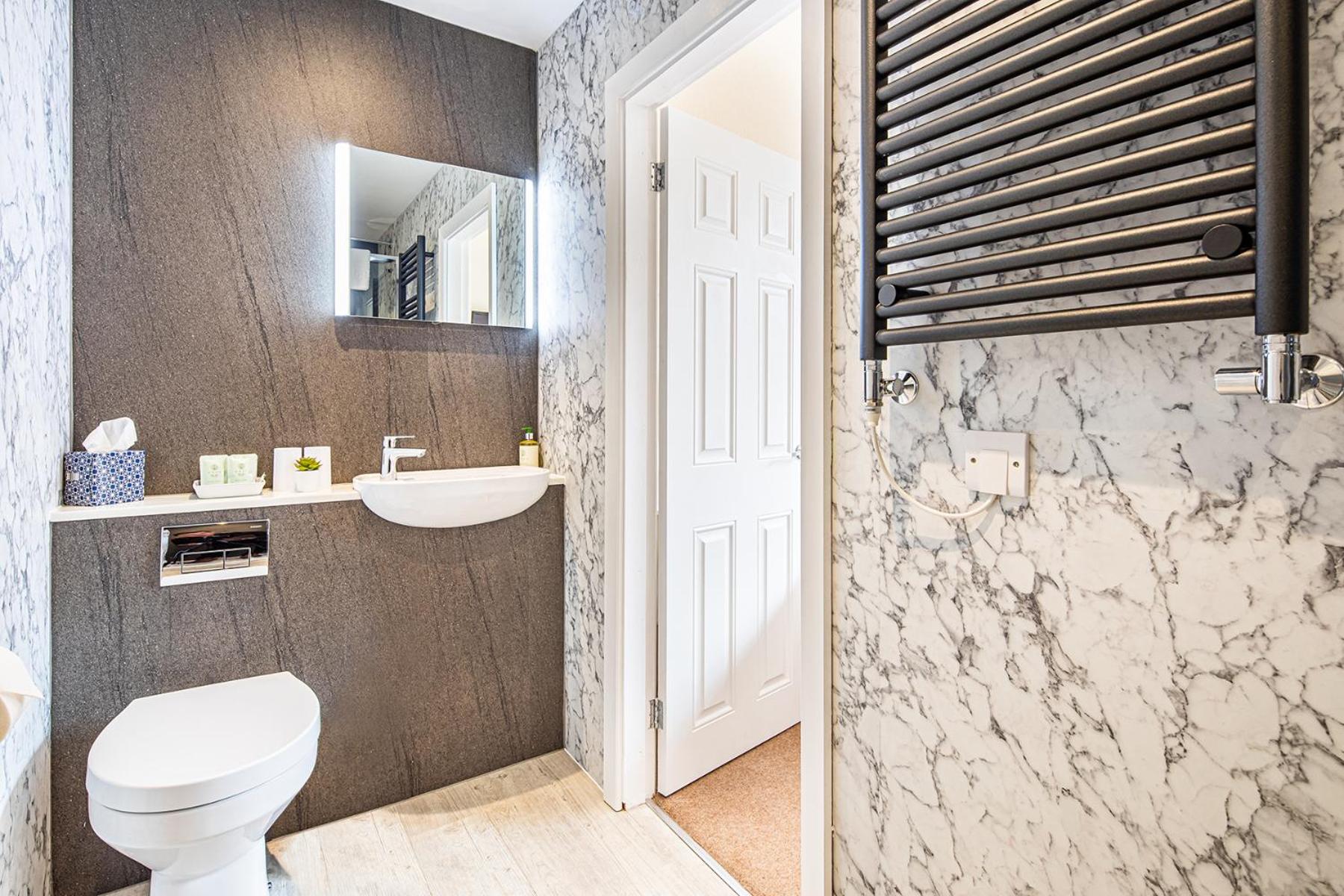 Fountains Guest House - Harrogate Stays with FREE PARKING